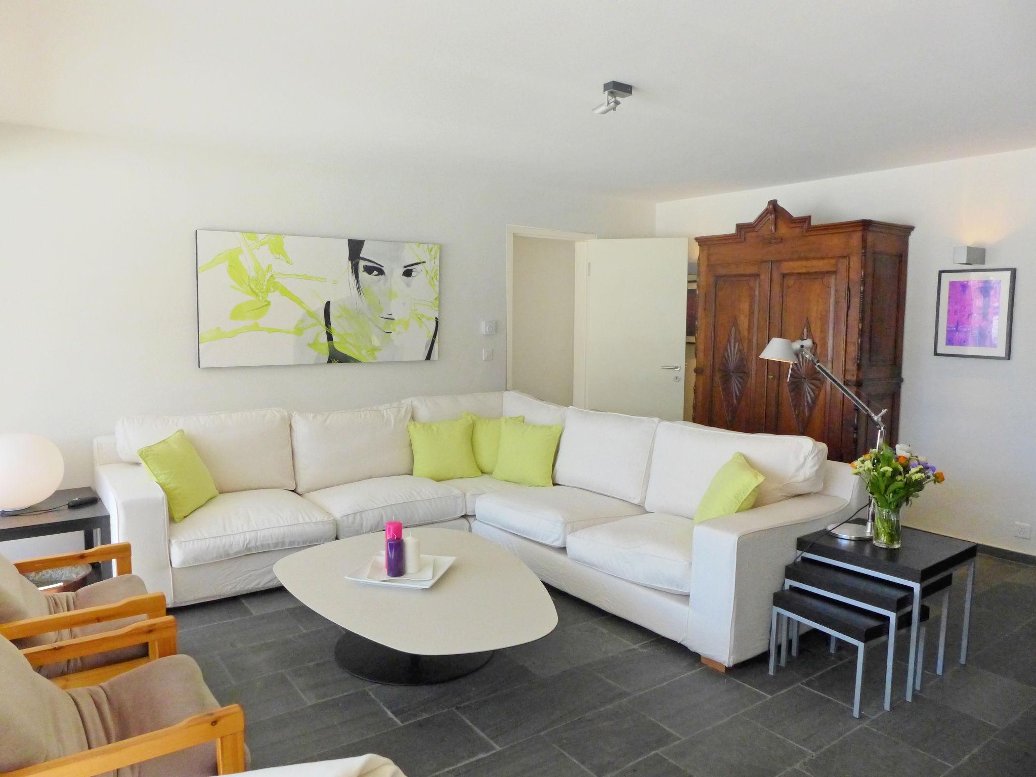 Foto 1 - Apartamento de 2 habitaciones en Samedan con jardín