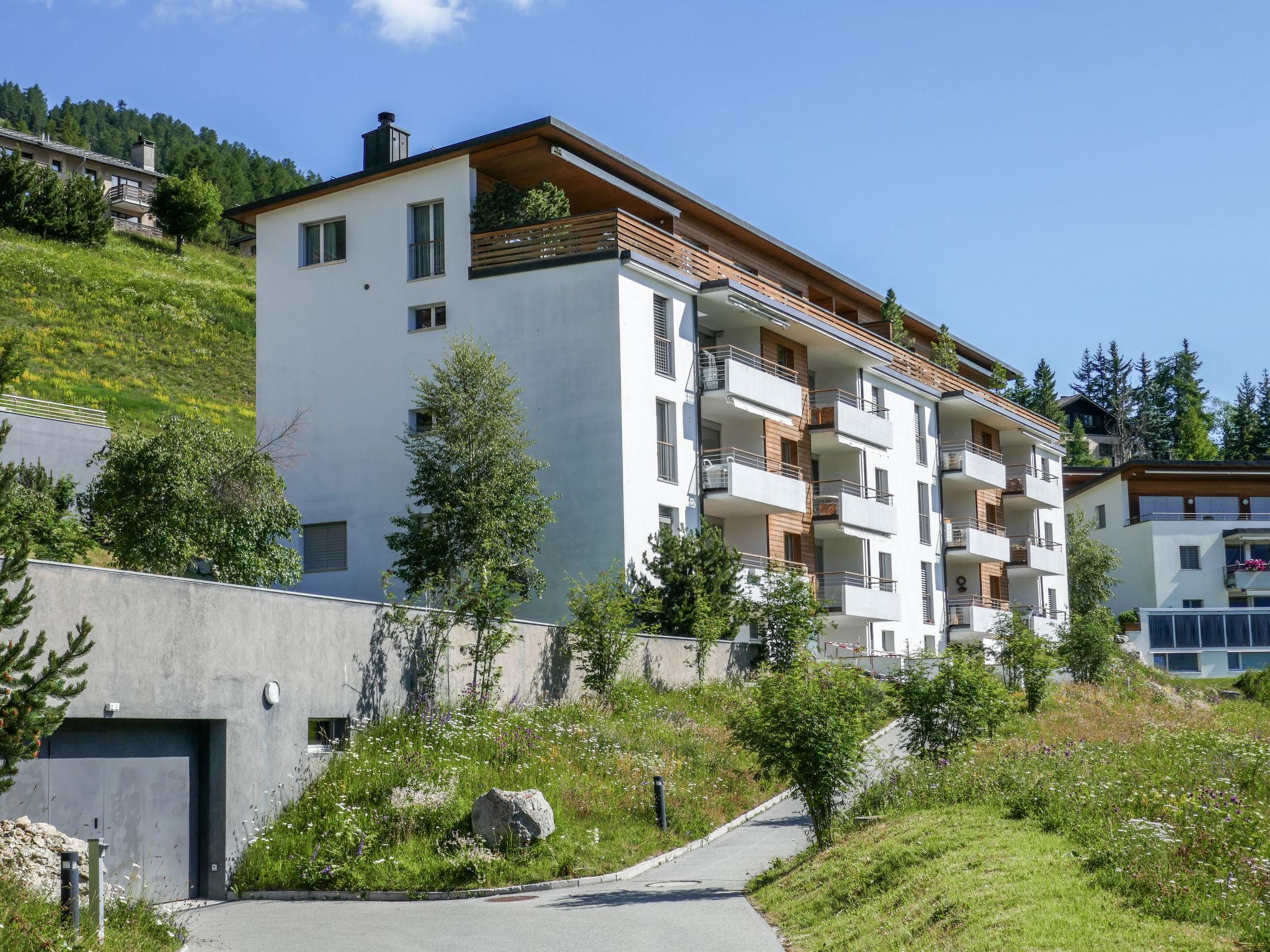 Foto 5 - Apartamento de 2 habitaciones en Samedan con jardín