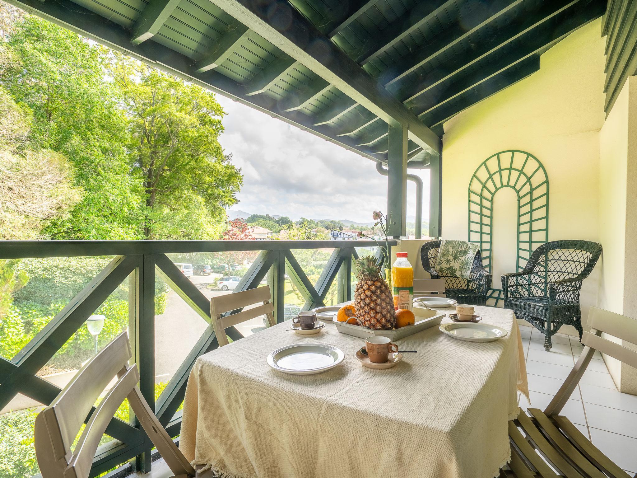 Photo 2 - Apartment in Ciboure with swimming pool and sea view