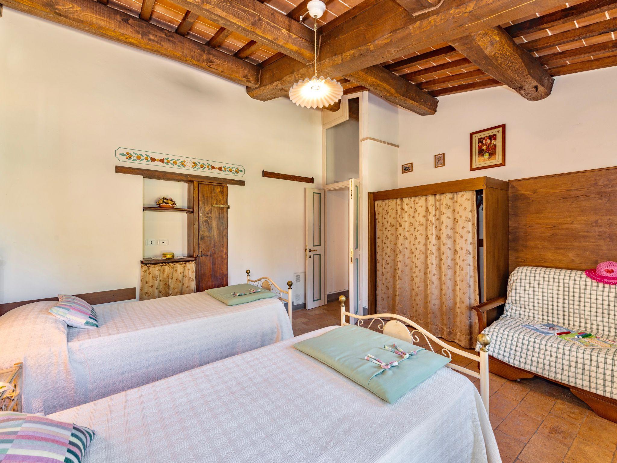 Foto 12 - Appartamento con 2 camere da letto a Paciano con piscina e giardino