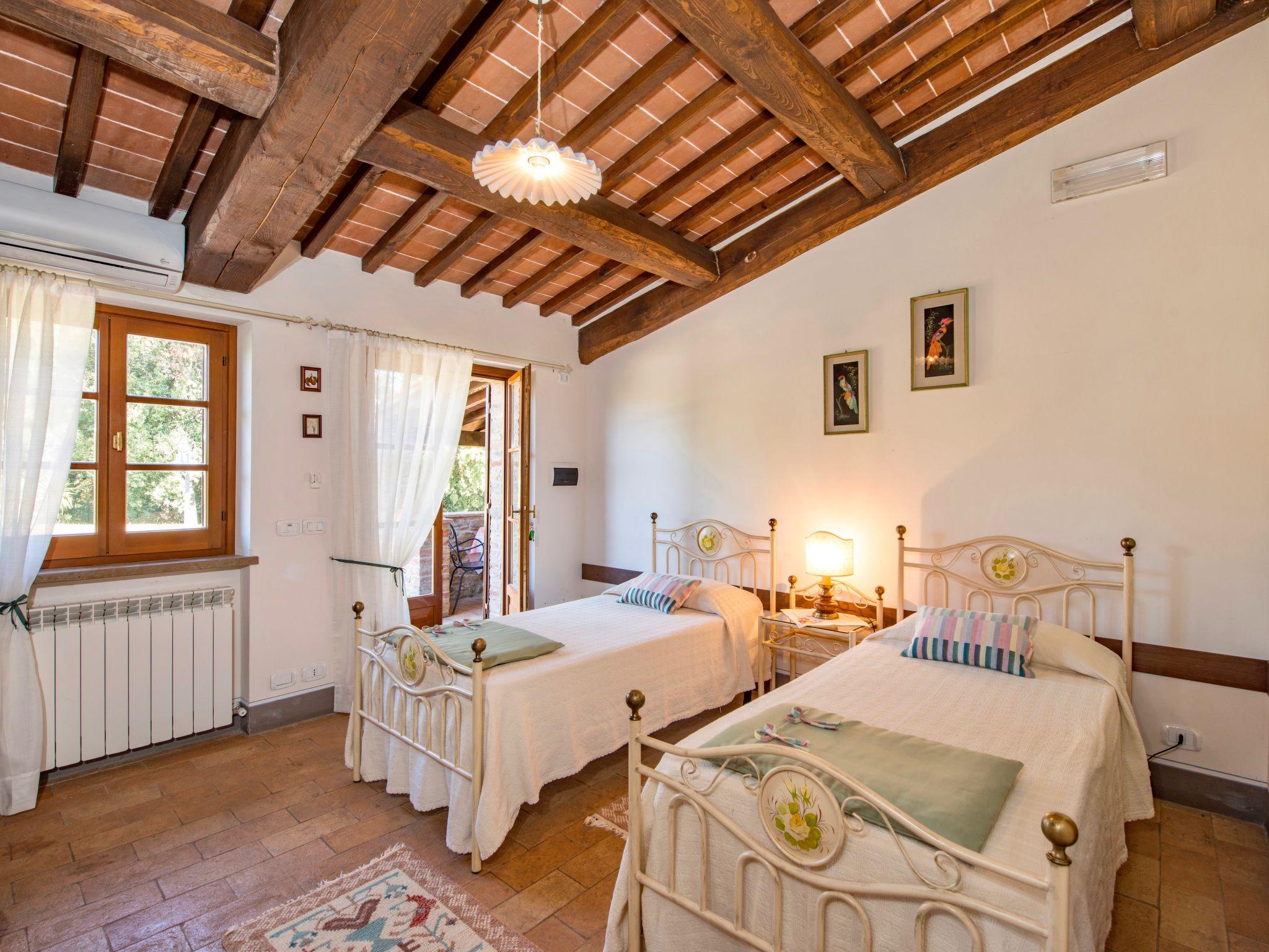 Photo 11 - 2 bedroom Apartment in Paciano with swimming pool and garden