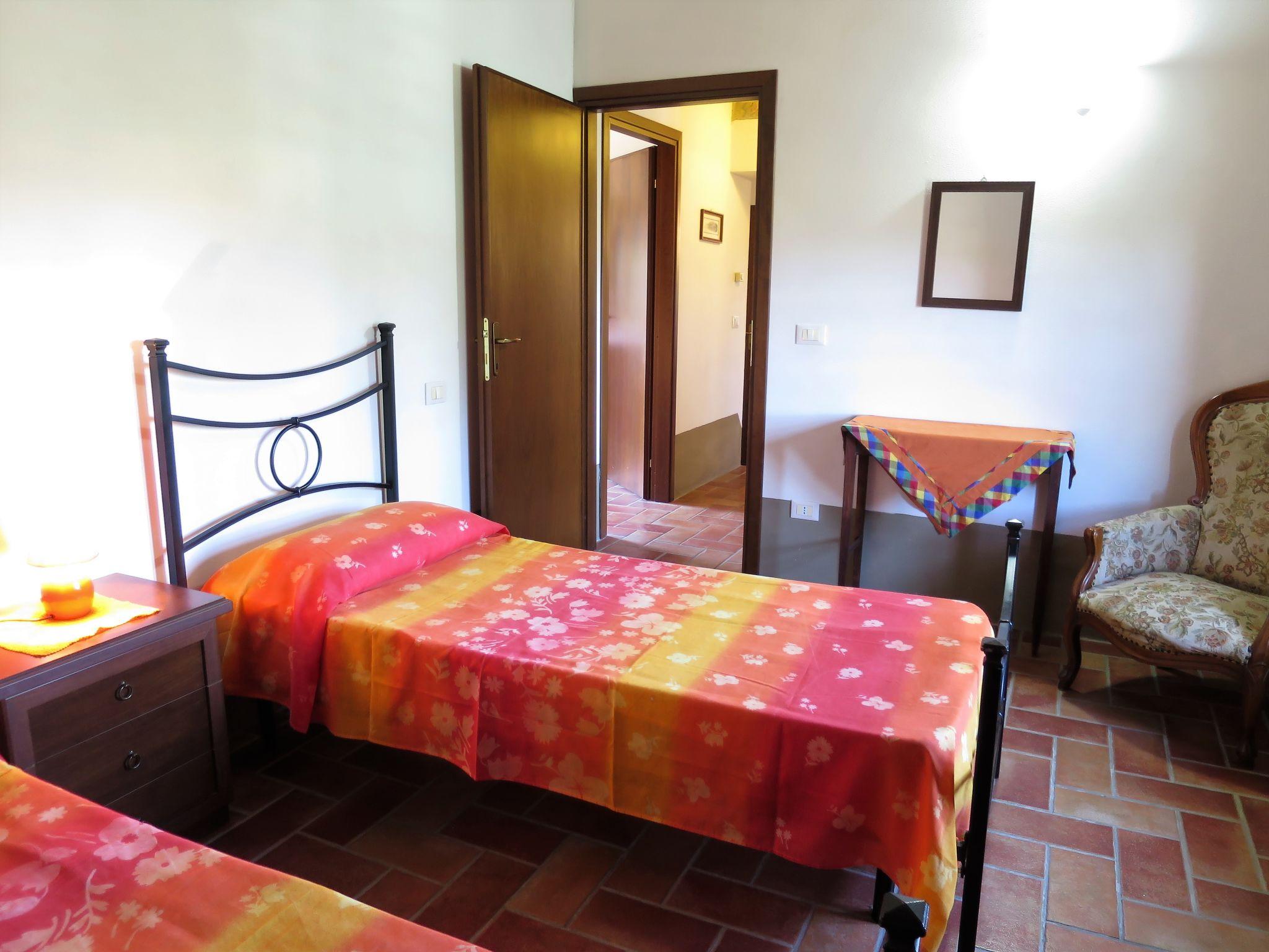 Foto 12 - Appartamento con 2 camere da letto a Montecatini Val di Cecina con piscina e vista mare