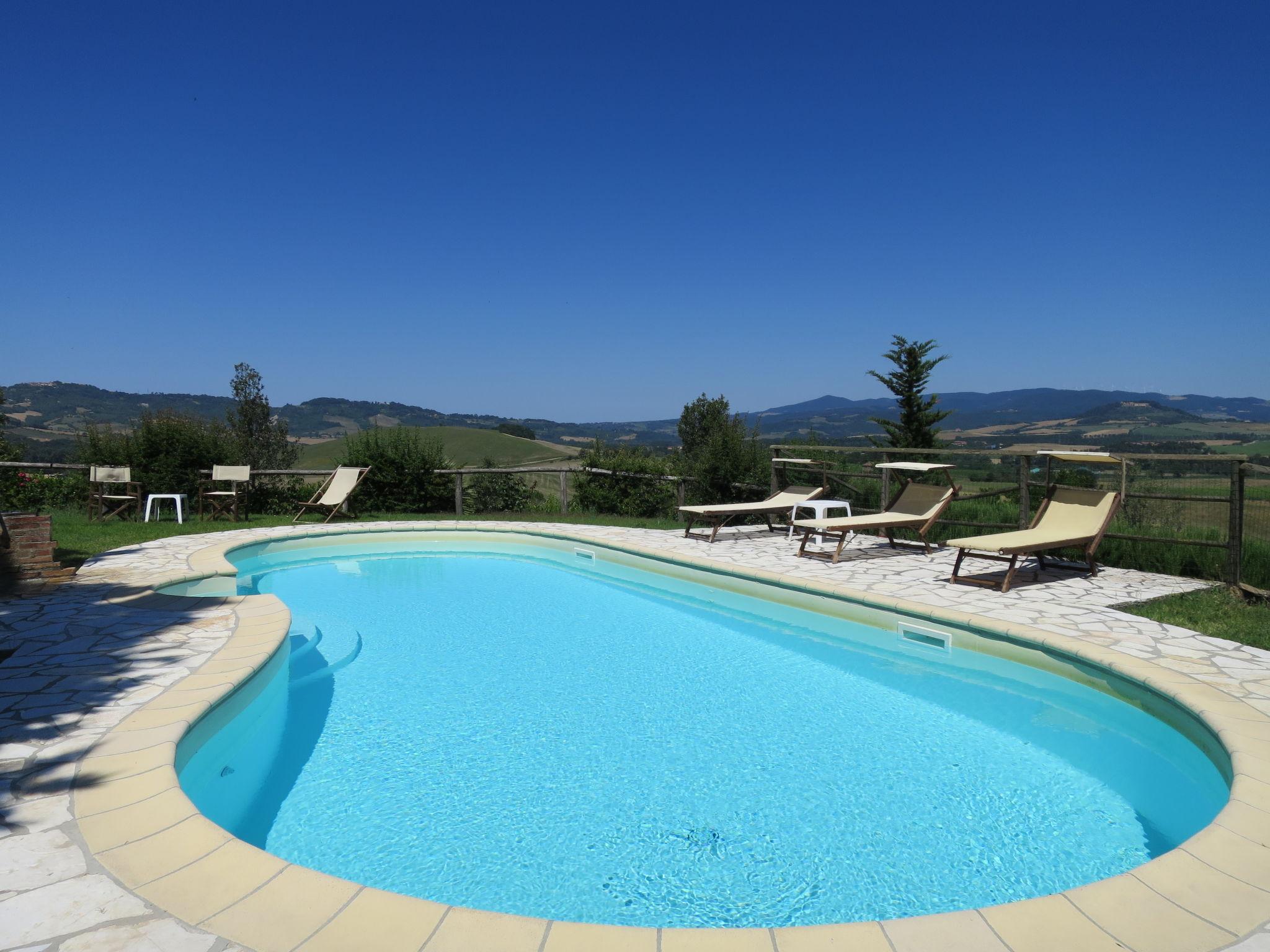 Foto 15 - Appartamento con 2 camere da letto a Montecatini Val di Cecina con piscina e vista mare