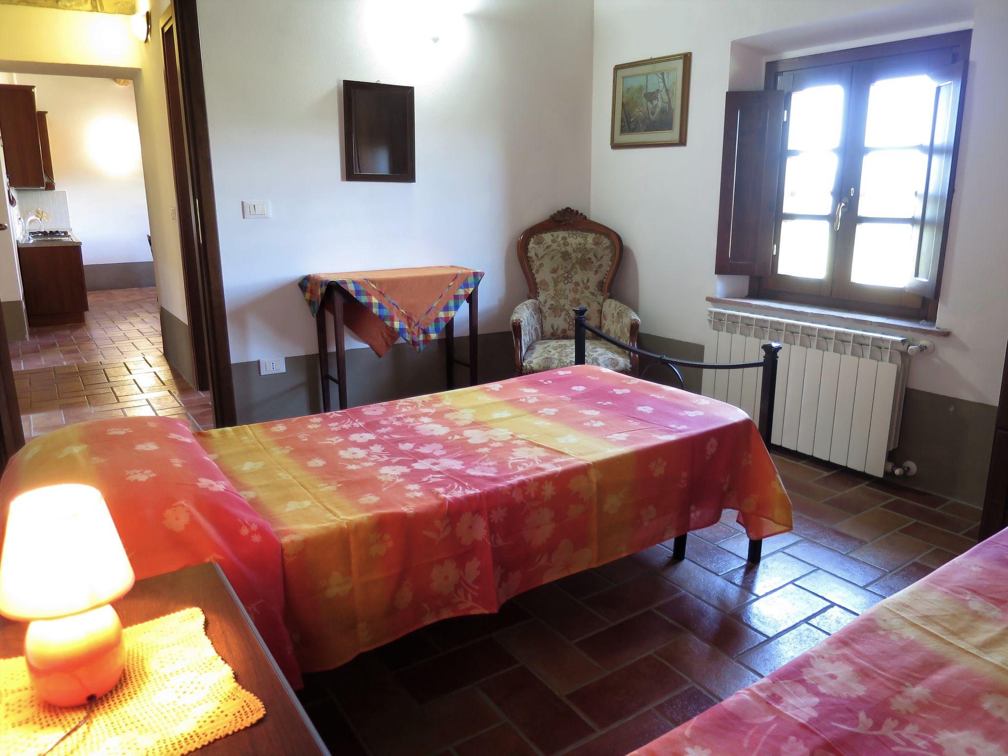 Foto 13 - Appartamento con 2 camere da letto a Montecatini Val di Cecina con piscina e vista mare