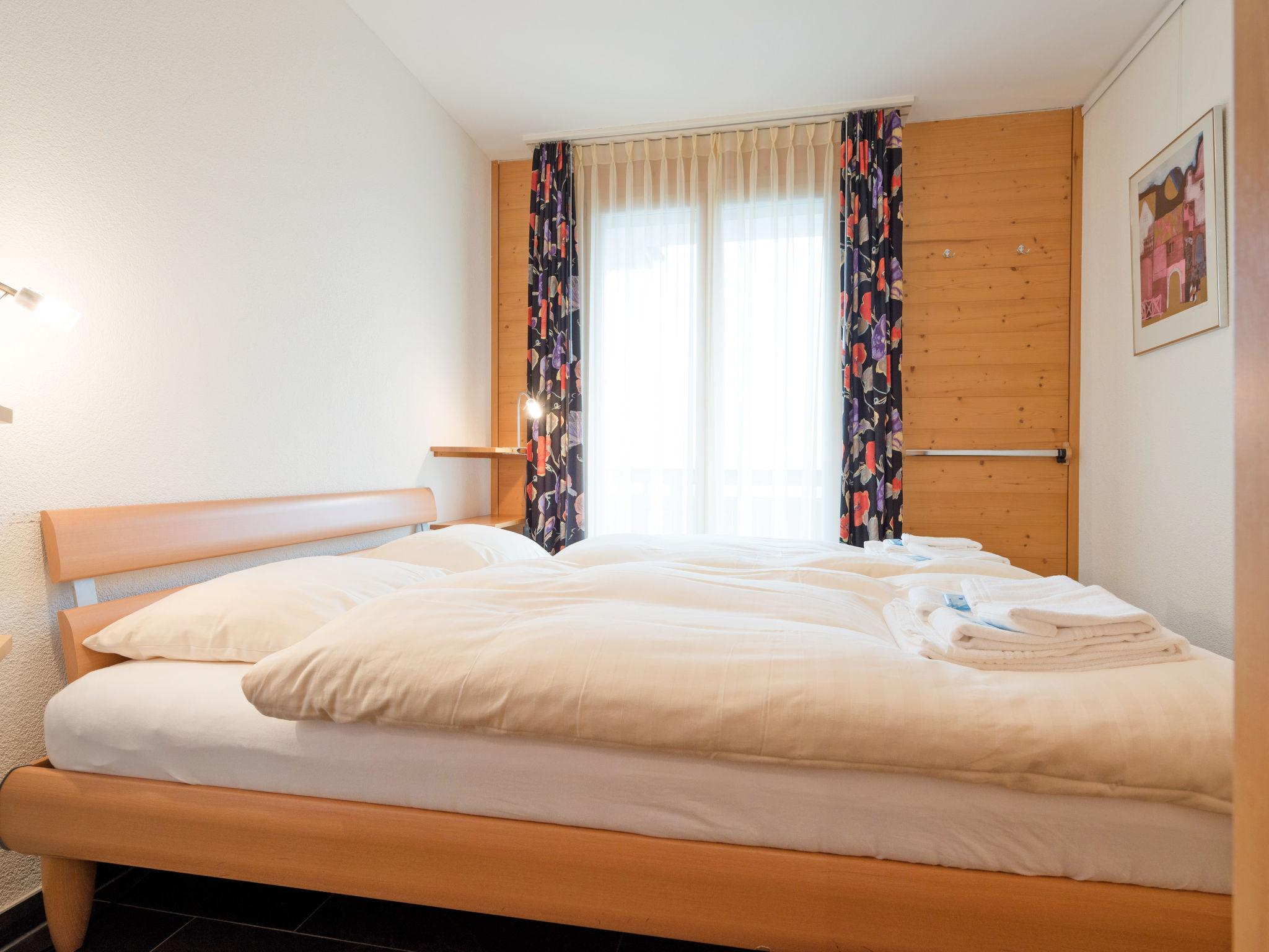 Foto 7 - Appartamento con 2 camere da letto a Lauterbrunnen con vista sulle montagne