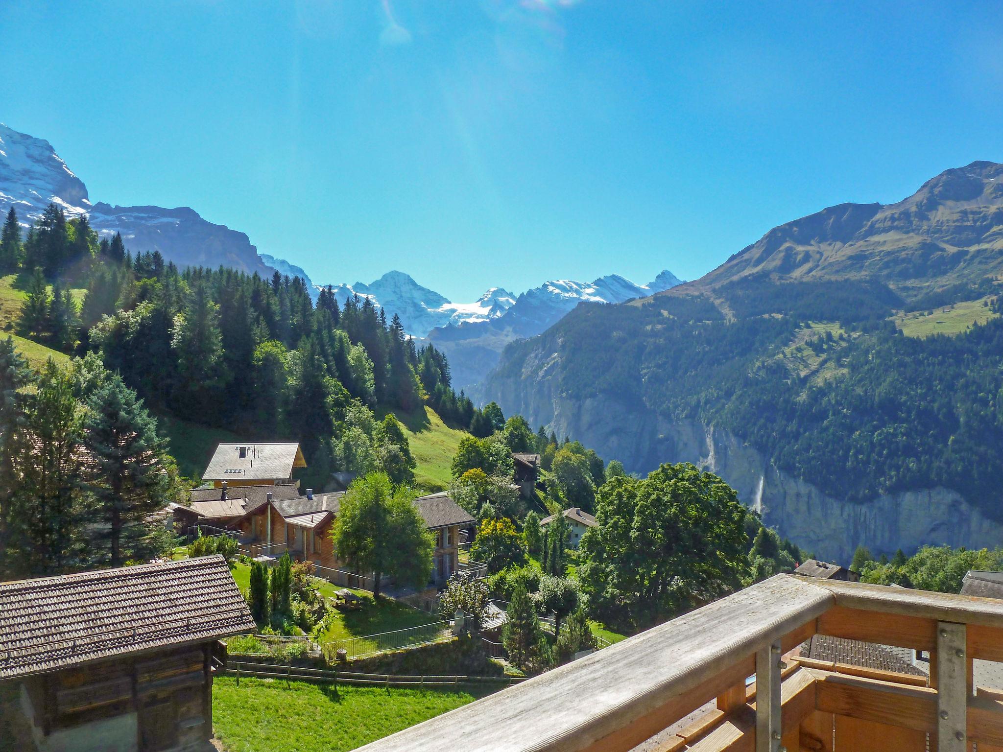 Foto 14 - Appartamento con 2 camere da letto a Lauterbrunnen con vista sulle montagne