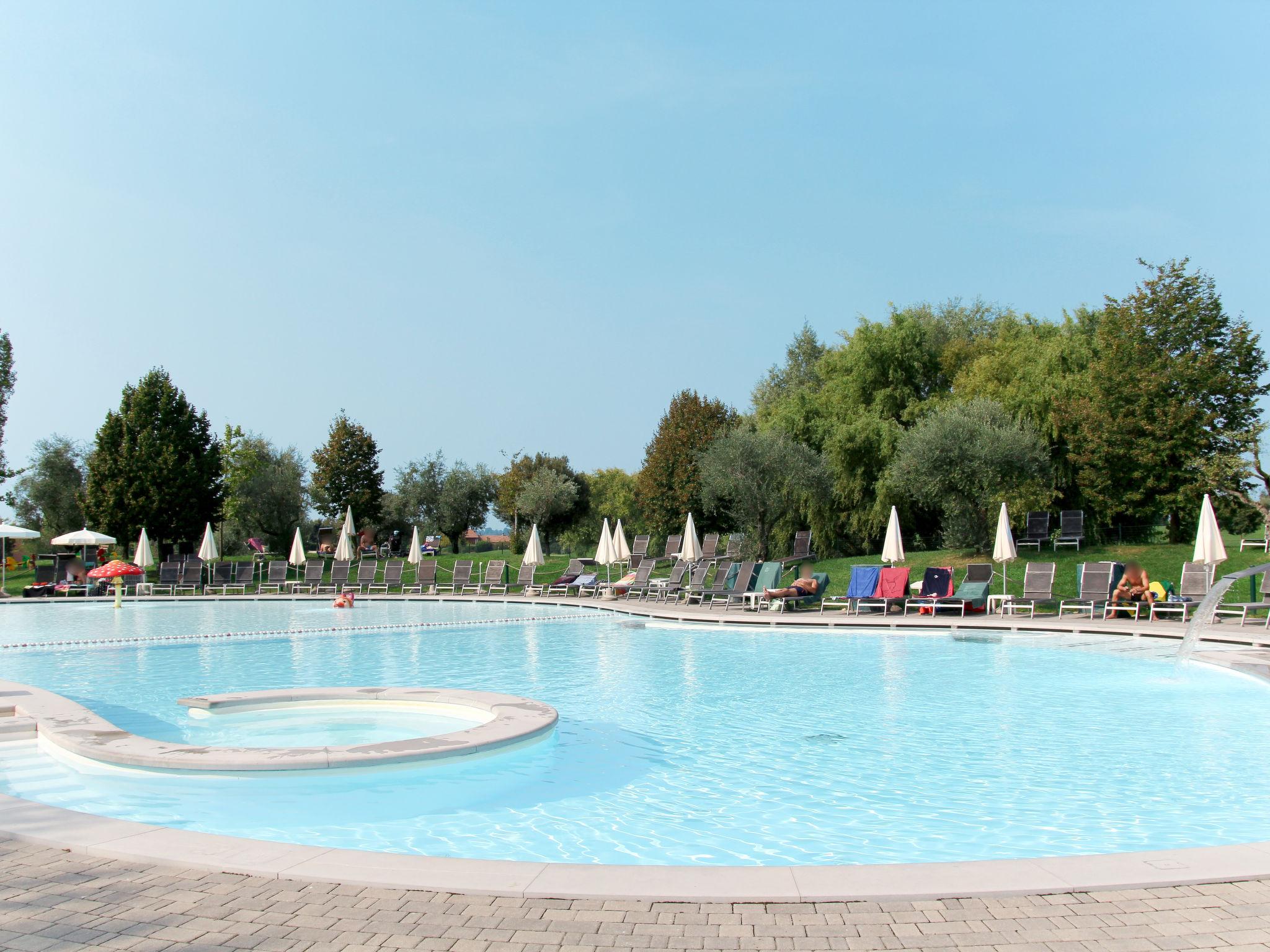 Foto 32 - Apartamento de 1 quarto em Castelnuovo del Garda com piscina e vista para a montanha