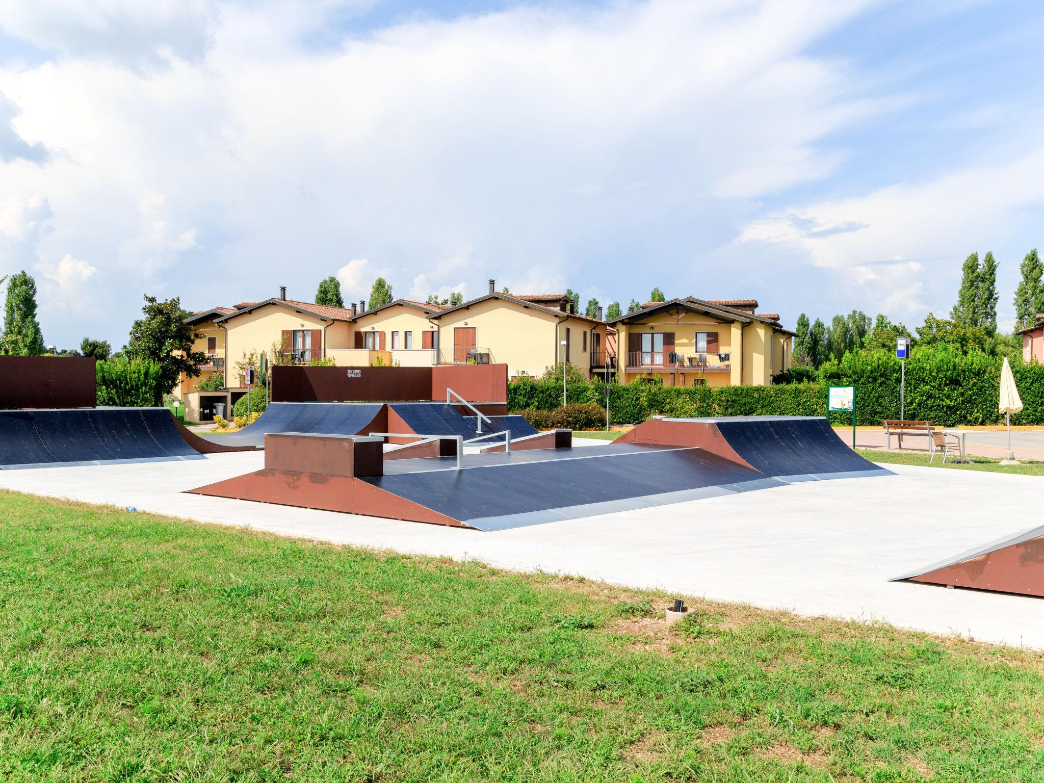 Foto 36 - Apartamento de 1 quarto em Castelnuovo del Garda com piscina e vista para a montanha