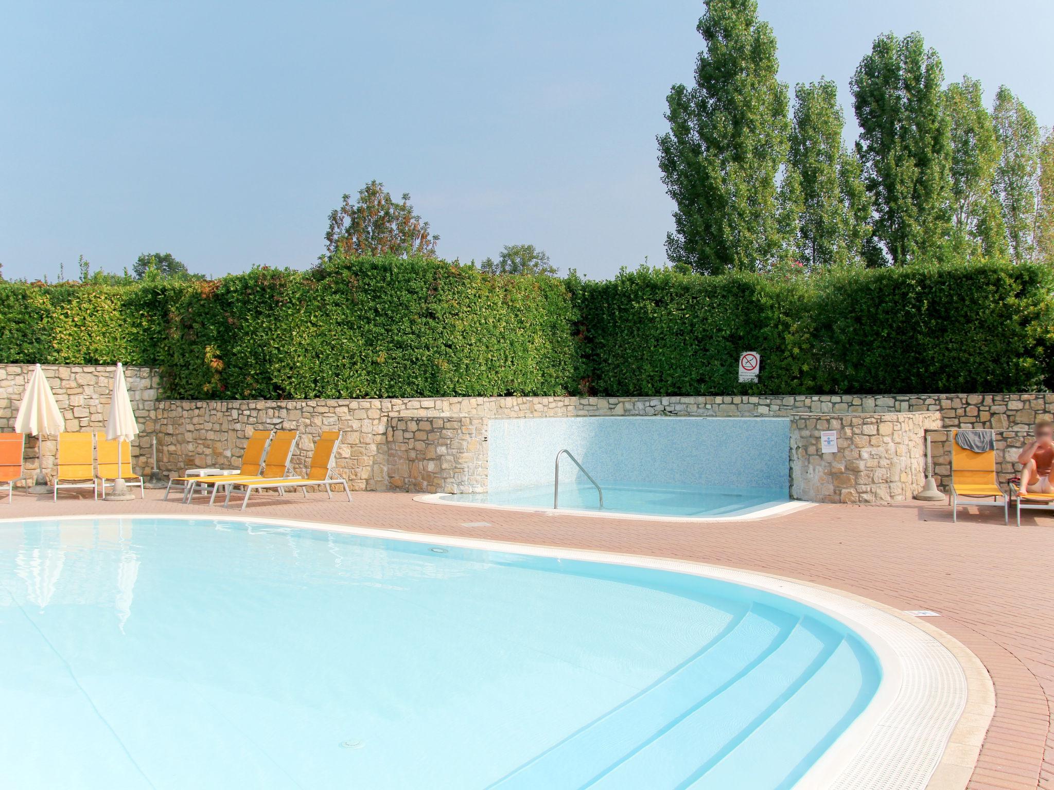 Photo 22 - 1 bedroom Apartment in Castelnuovo del Garda with swimming pool and garden