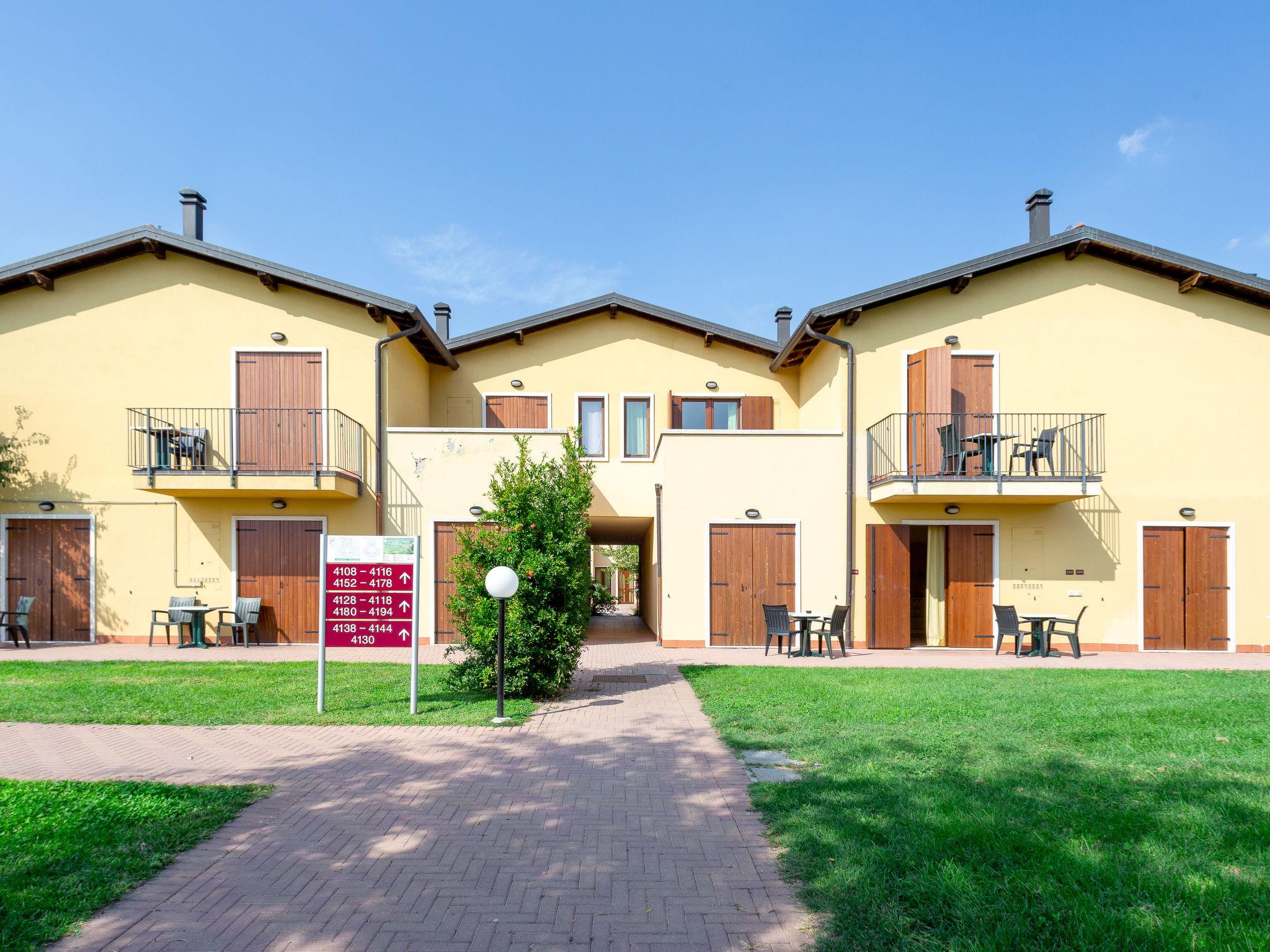 Foto 18 - Apartamento de 1 habitación en Castelnuovo del Garda con piscina y vistas a la montaña