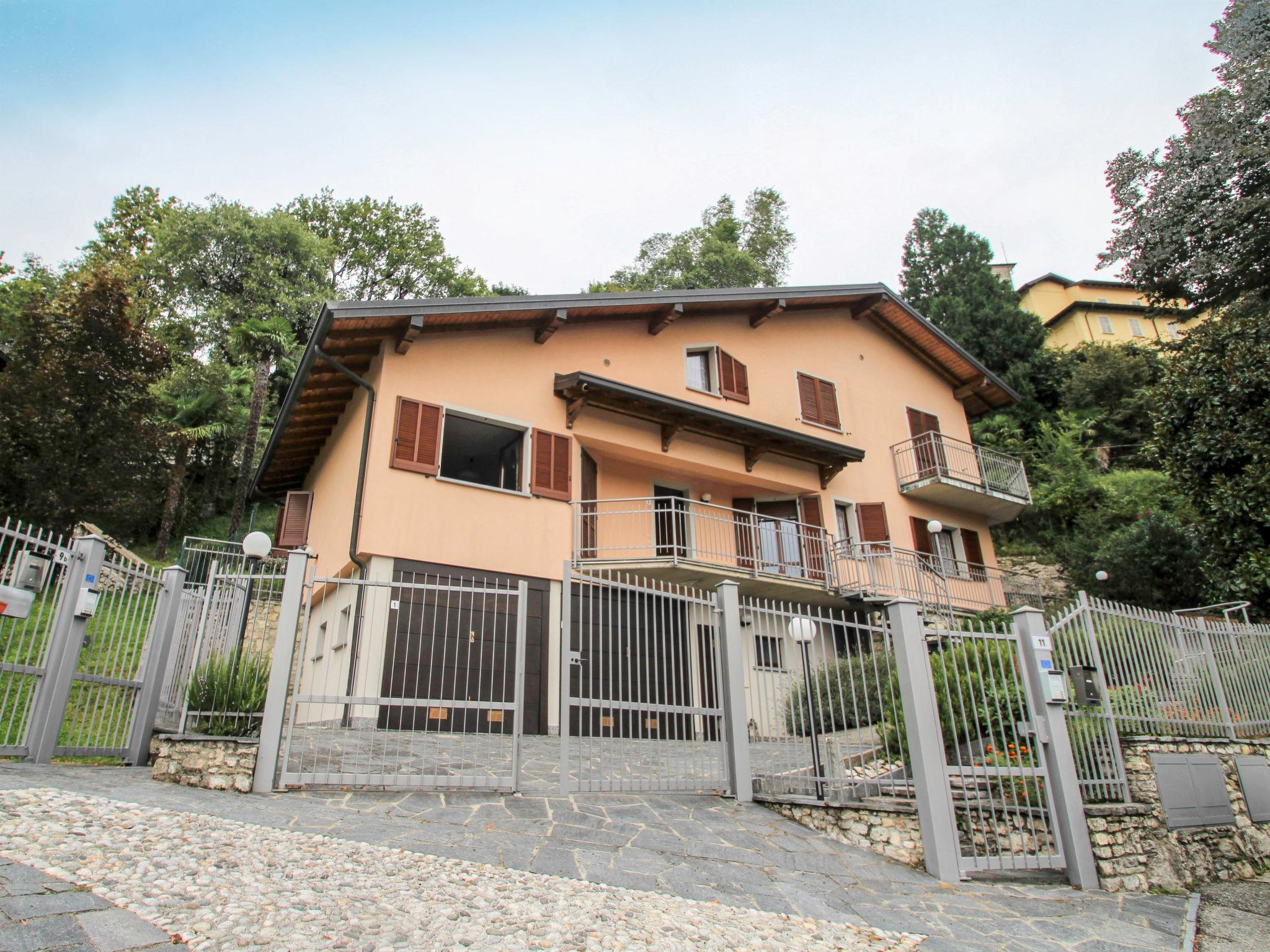 Foto 1 - Apartamento de 4 habitaciones en Brezzo di Bedero con terraza y vistas a la montaña
