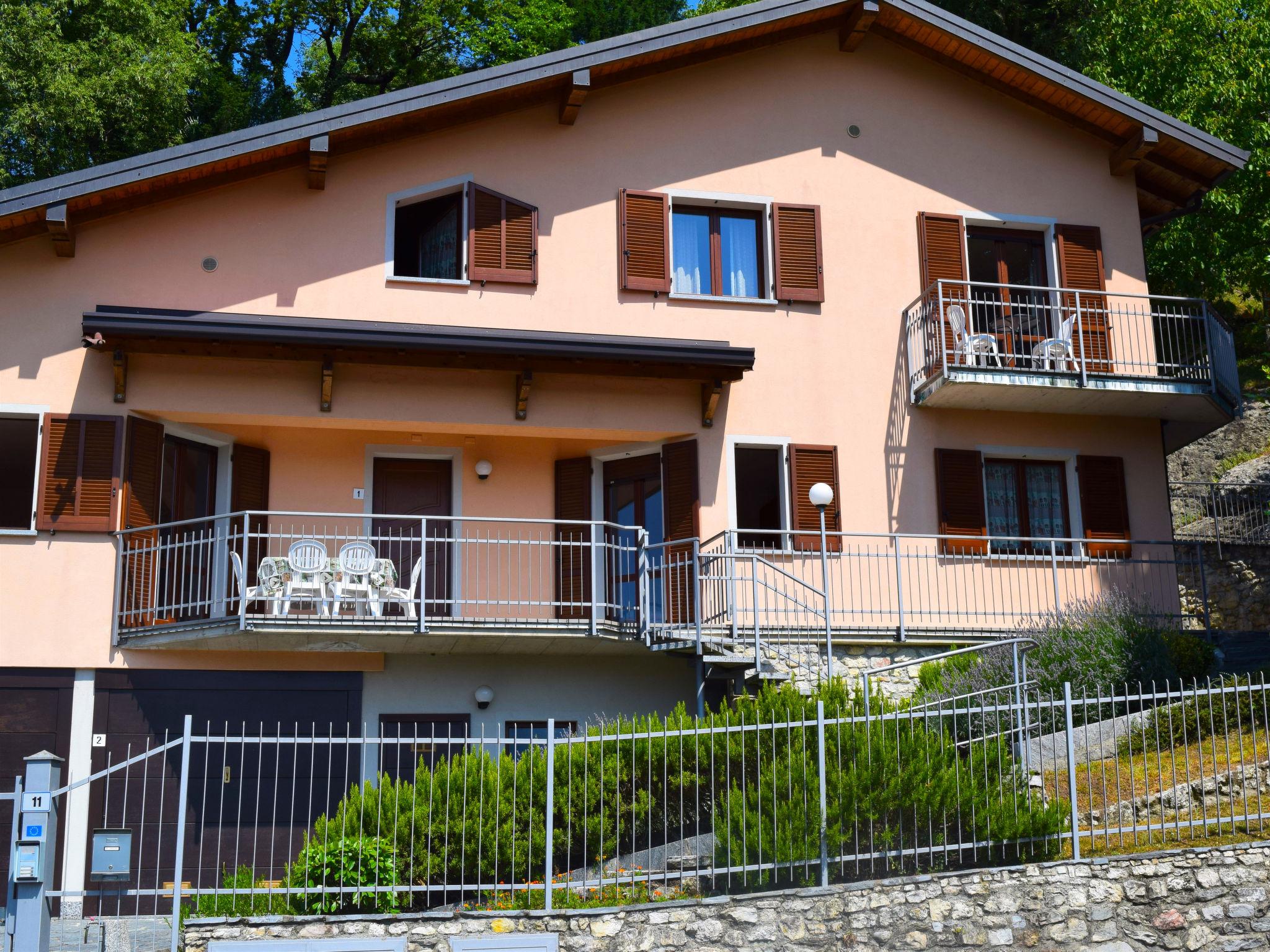 Photo 28 - Appartement de 4 chambres à Brezzo di Bedero avec terrasse et vues sur la montagne