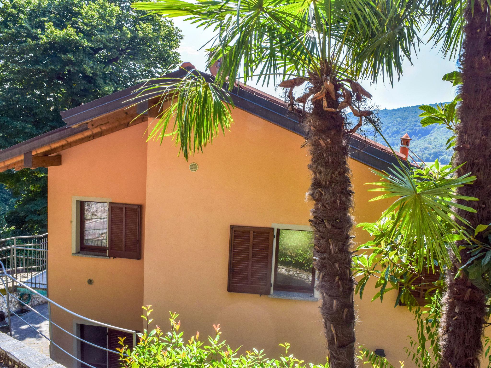 Photo 29 - Appartement de 4 chambres à Brezzo di Bedero avec jardin et terrasse