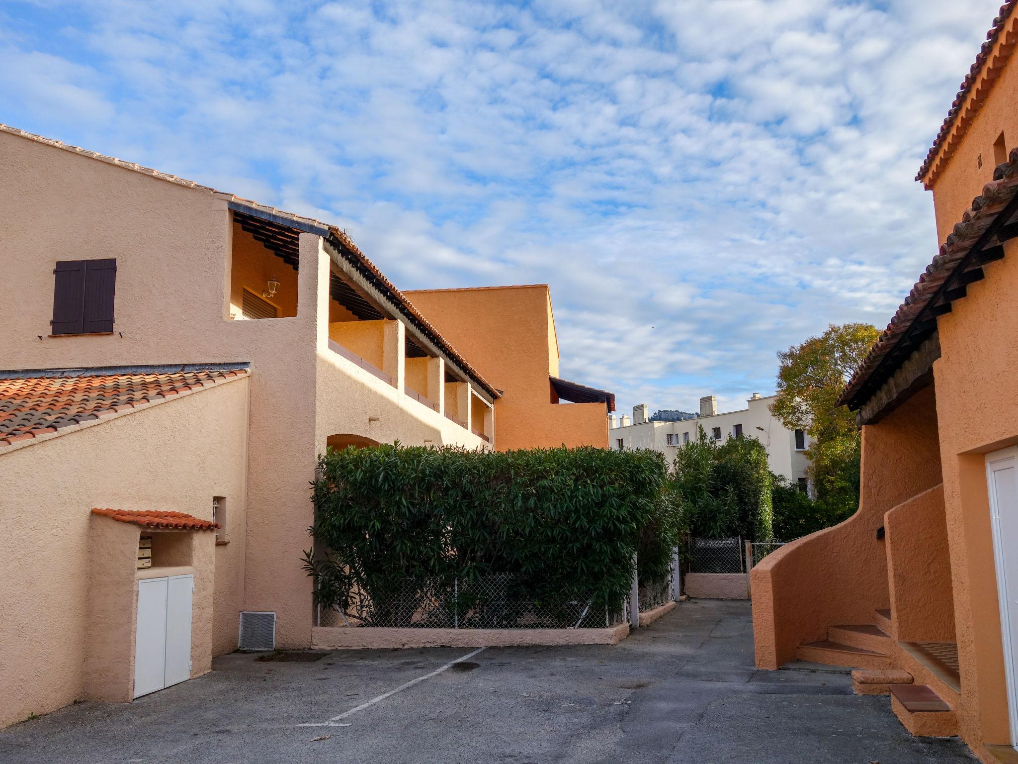 Foto 15 - Apartamento em Saint-Cyr-sur-Mer com terraço e vistas do mar