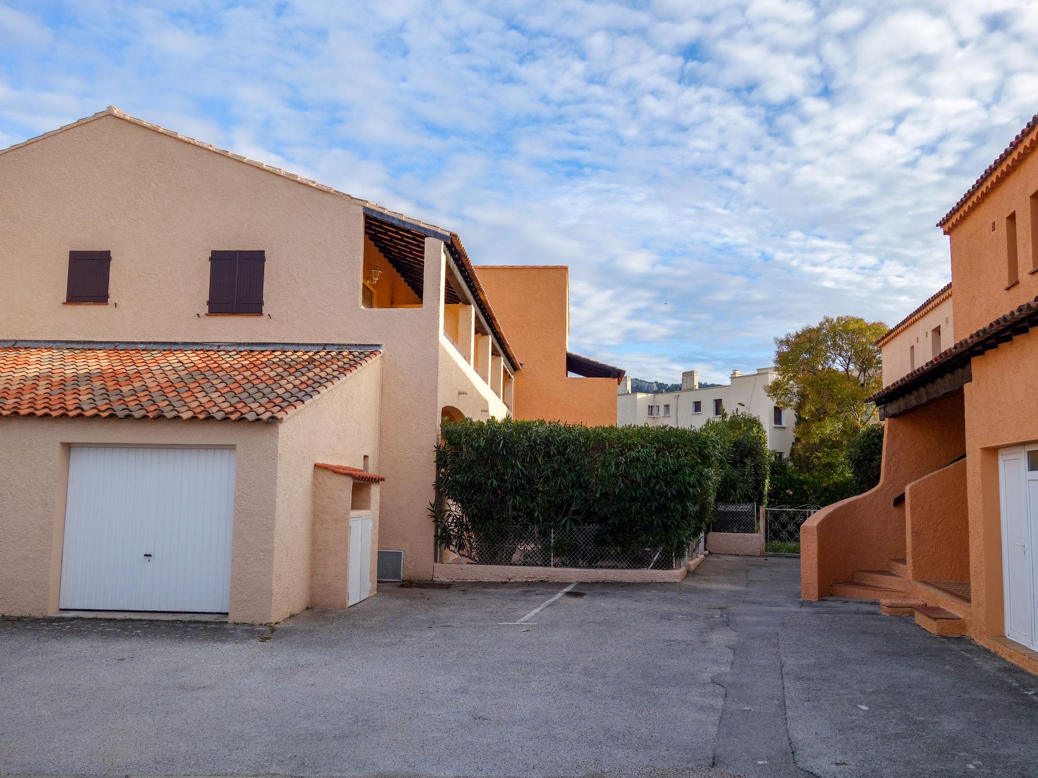 Foto 14 - Apartment in Saint-Cyr-sur-Mer mit terrasse und blick aufs meer