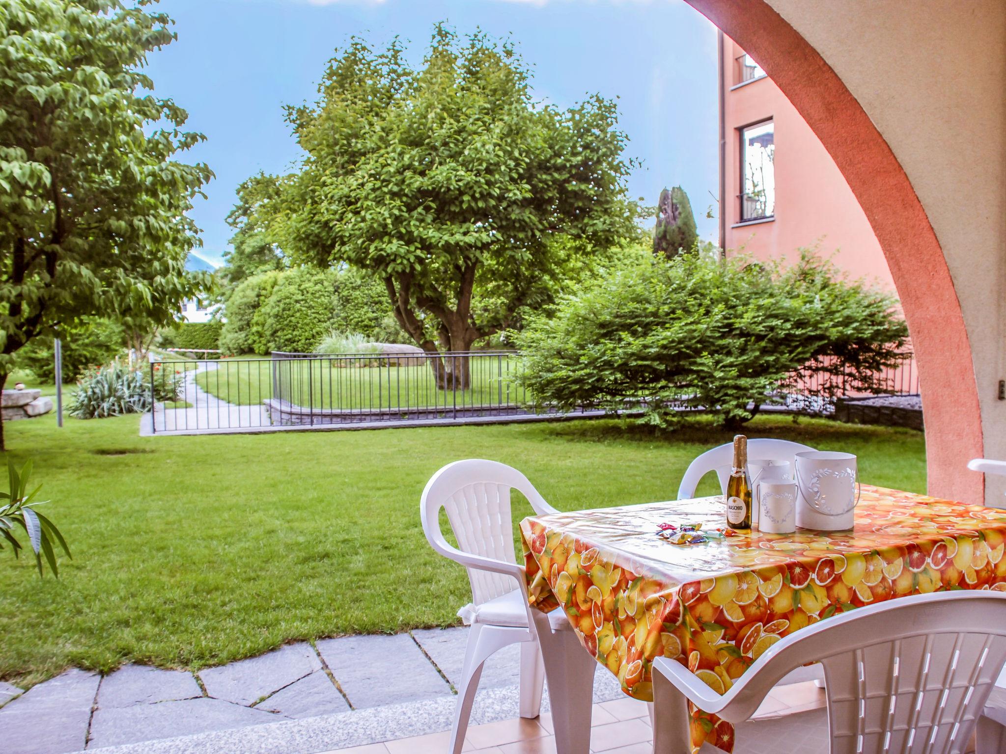 Photo 2 - Appartement de 2 chambres à Ascona avec piscine et jardin