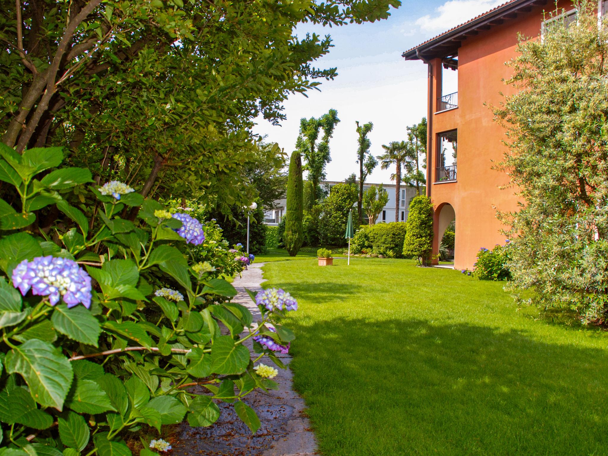 Foto 15 - Appartamento con 2 camere da letto a Ascona con piscina e vista sulle montagne