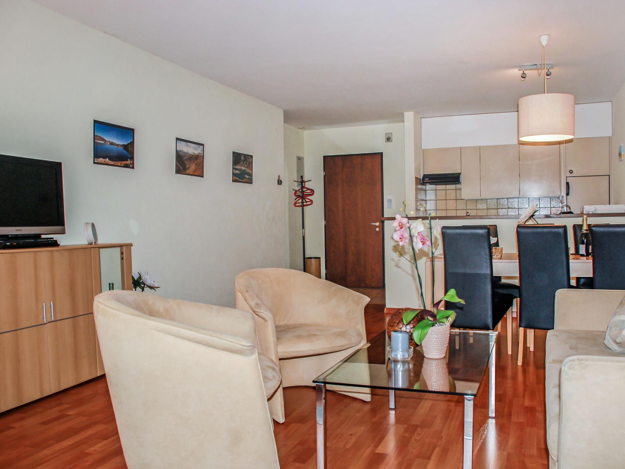 Photo 6 - 2 bedroom Apartment in Ascona with swimming pool and mountain view