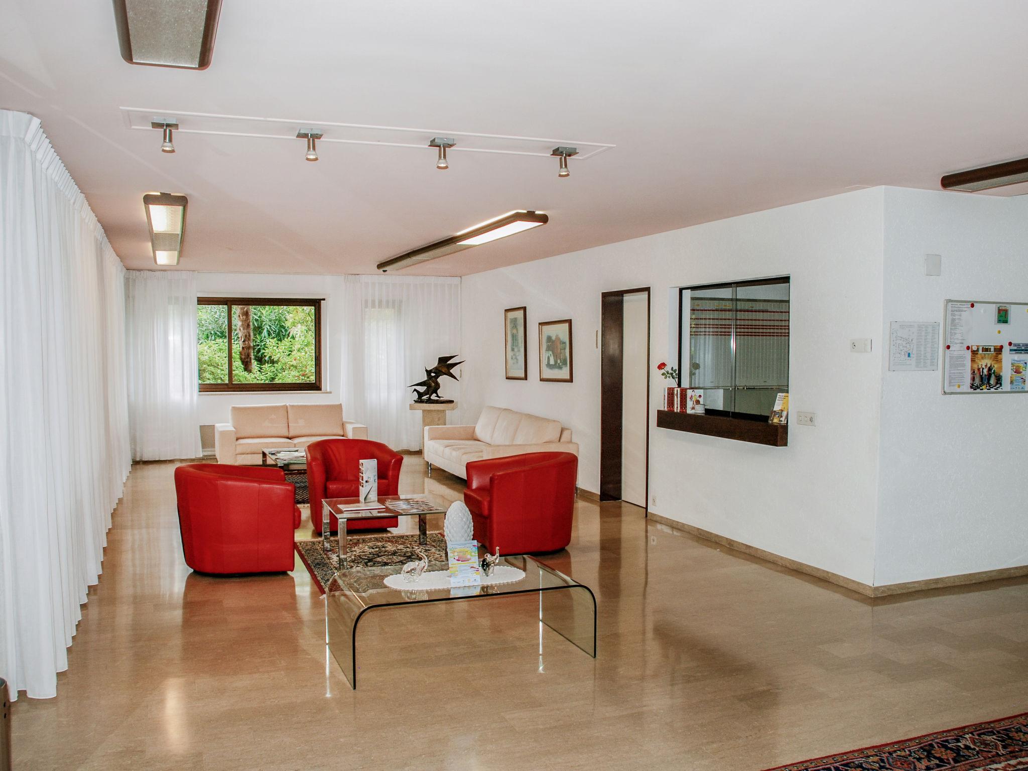 Photo 4 - 2 bedroom Apartment in Ascona with swimming pool and garden