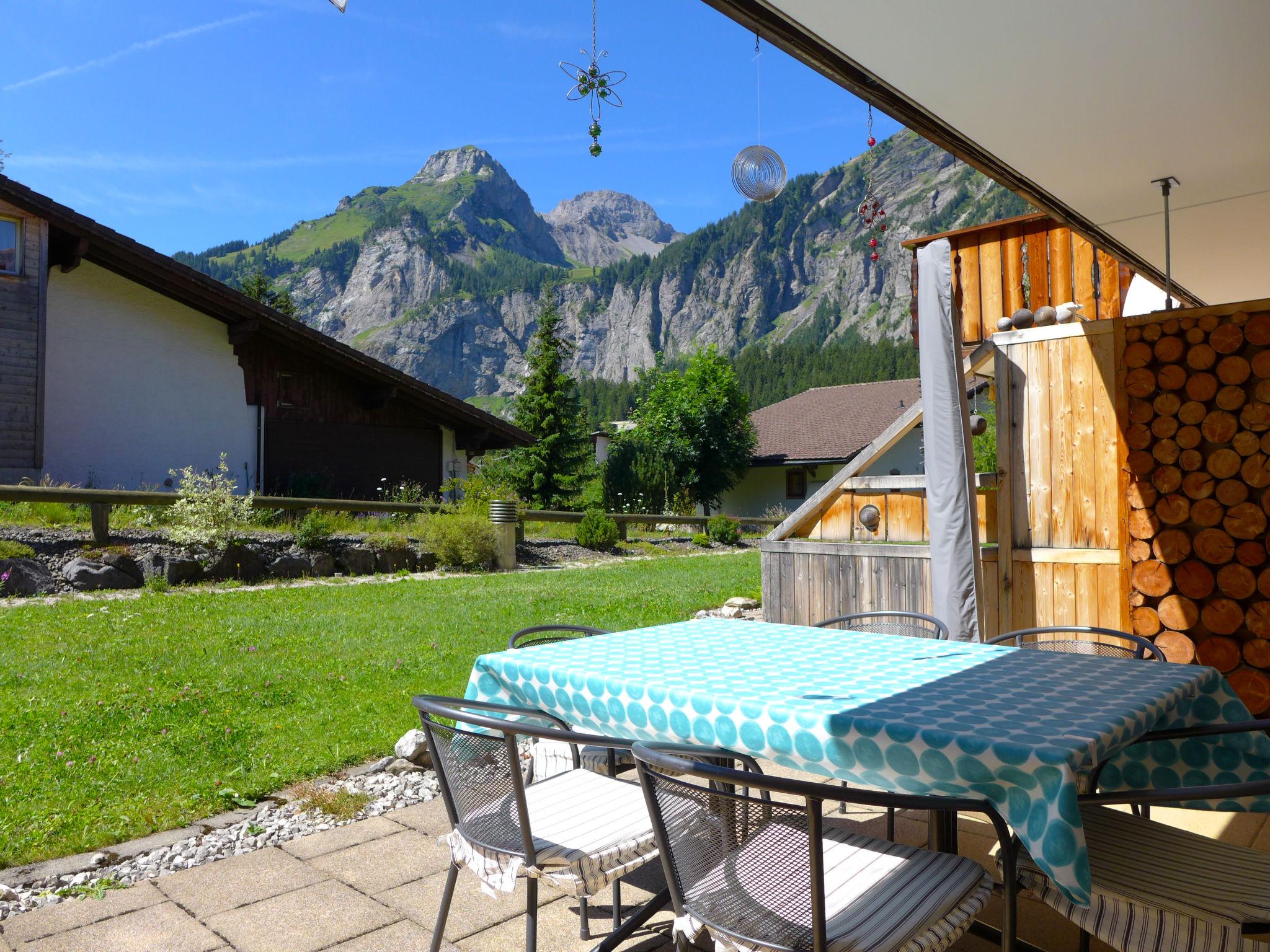 Foto 12 - Apartamento de 2 quartos em Kandersteg com jardim e vista para a montanha