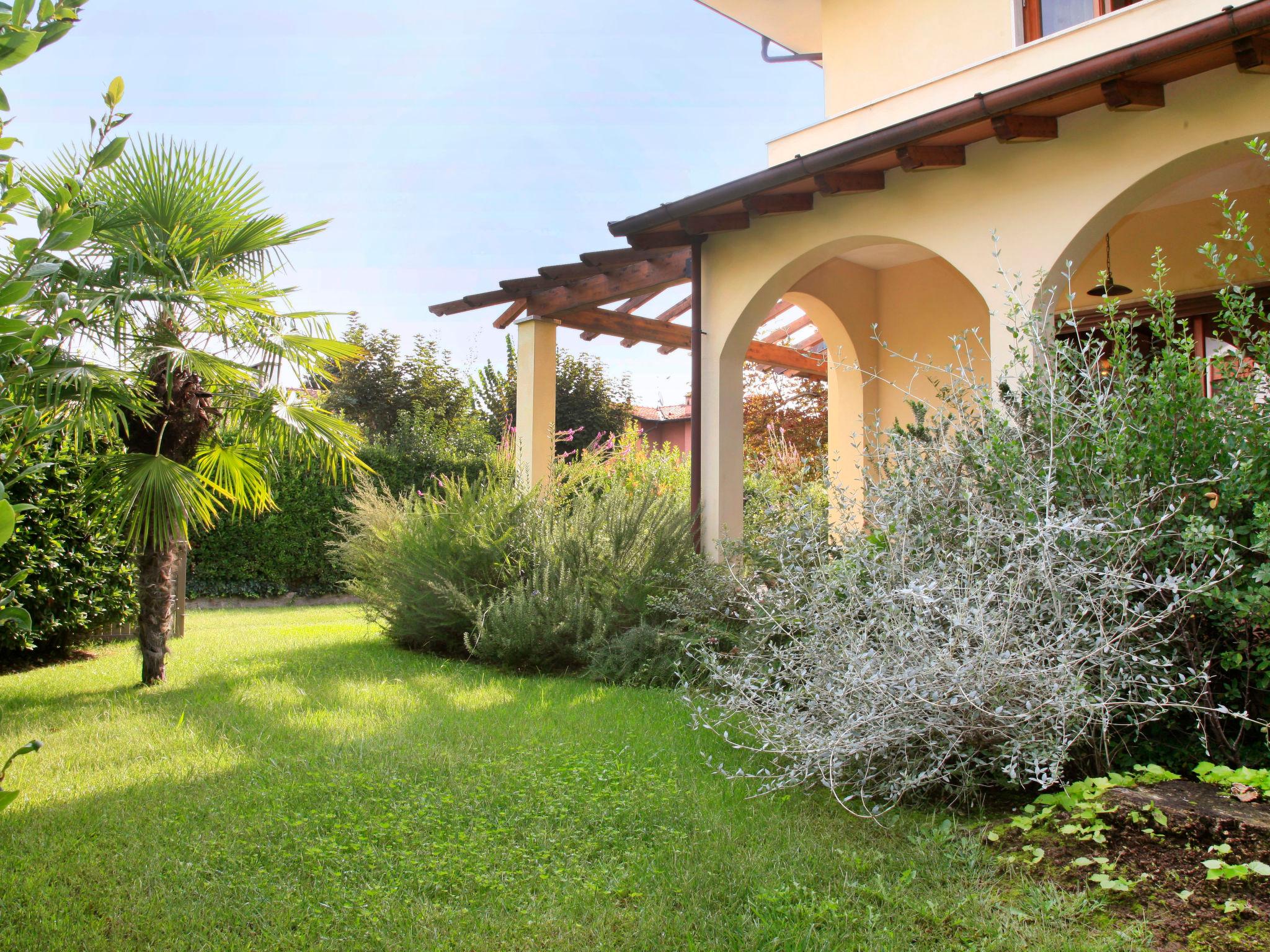 Foto 34 - Casa de 5 habitaciones en Forte dei Marmi con jardín