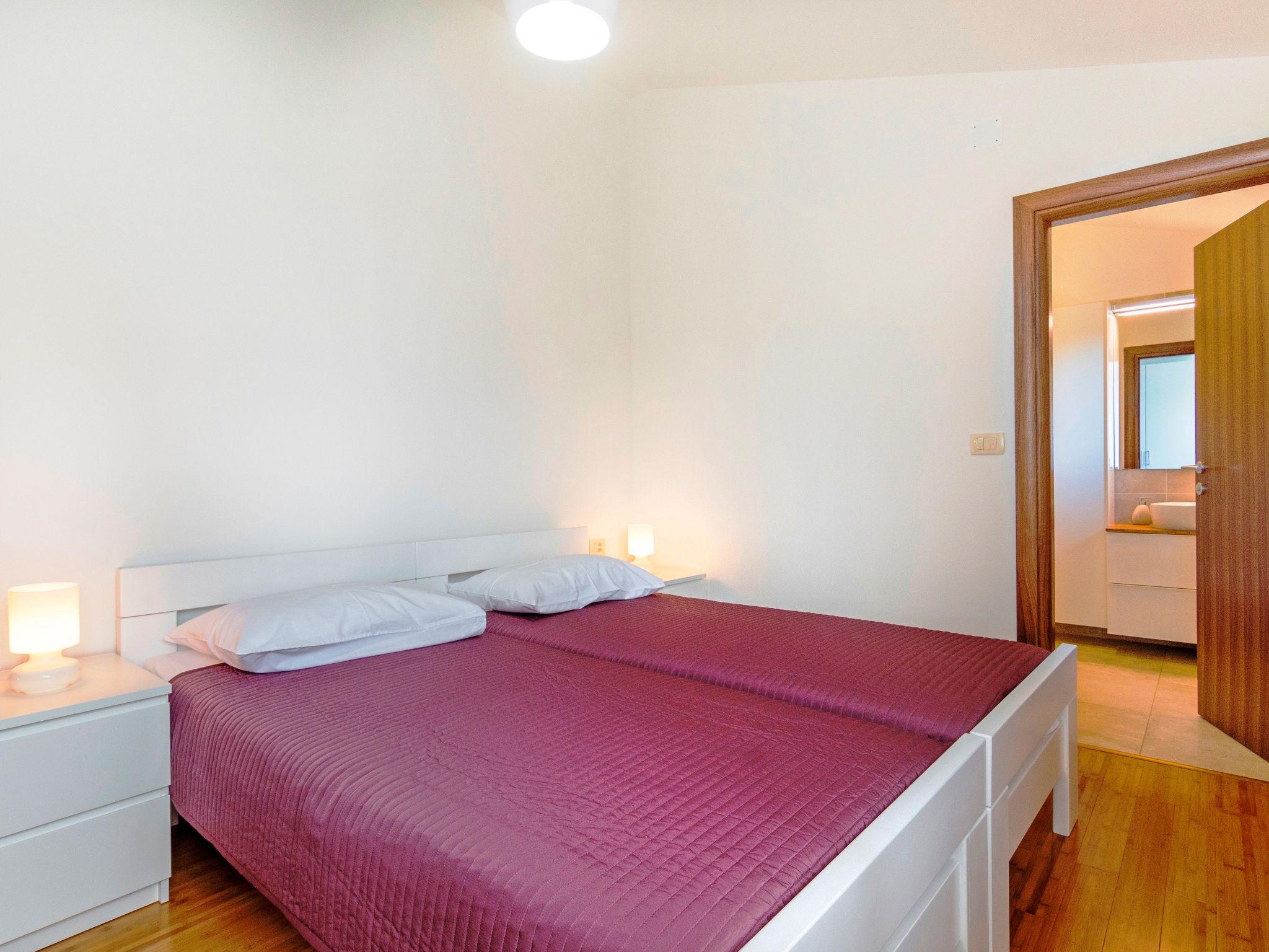 Foto 9 - Casa con 4 camere da letto a Sveta Nedelja con piscina privata e vista mare