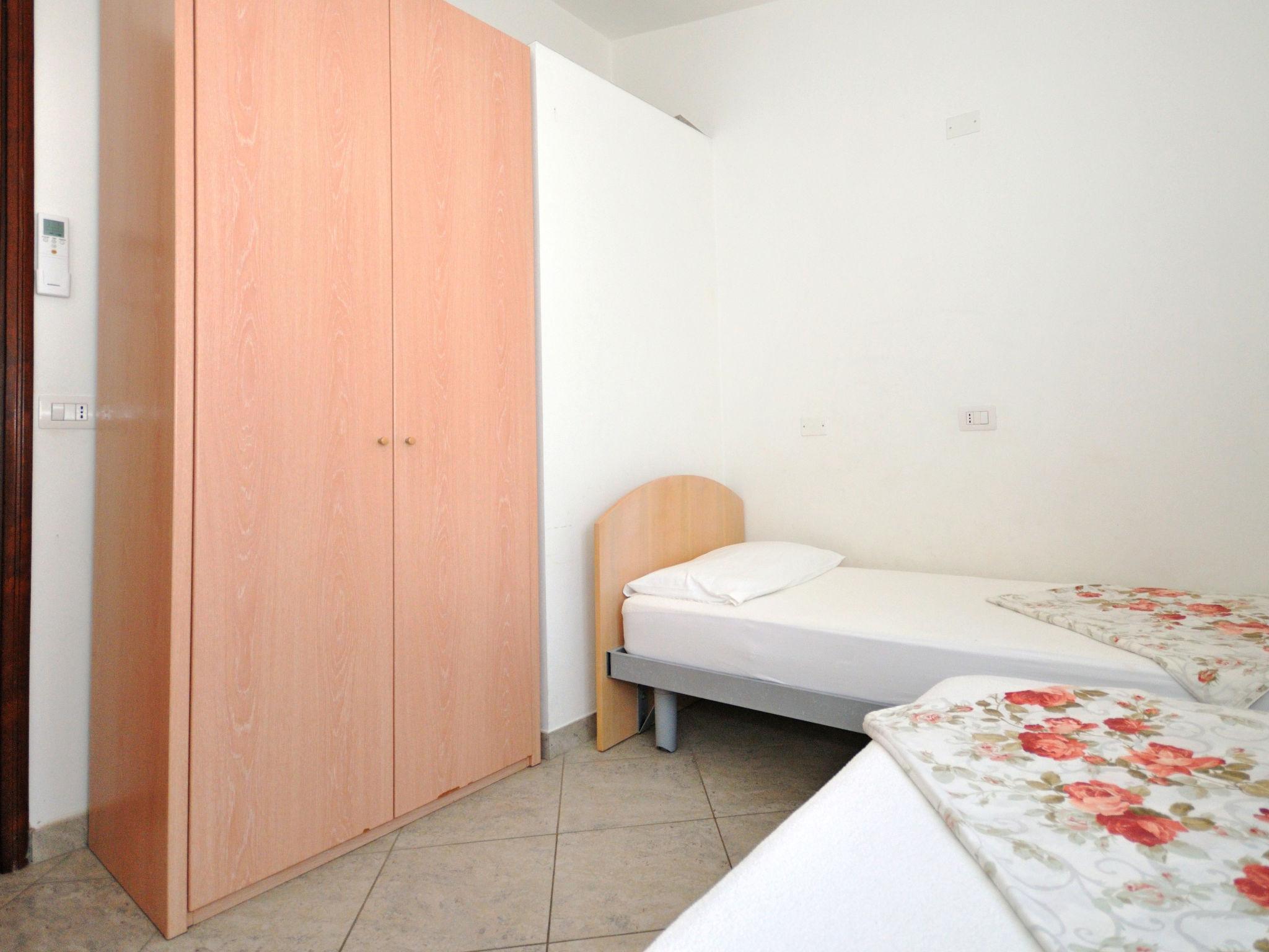 Foto 11 - Haus mit 2 Schlafzimmern in San Michele al Tagliamento mit garten und blick aufs meer