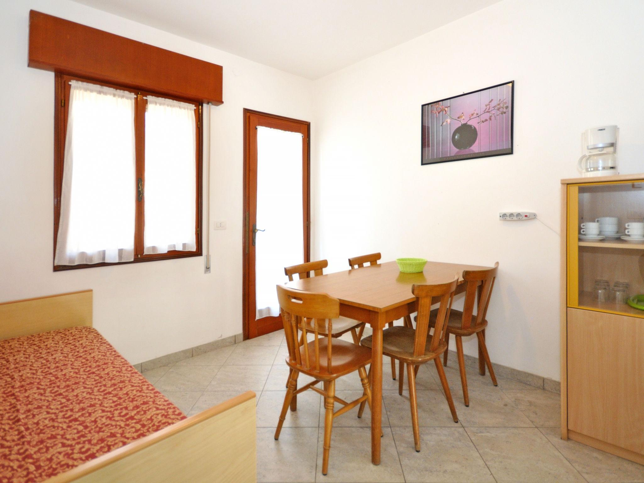 Photo 4 - 2 bedroom House in San Michele al Tagliamento with garden and terrace