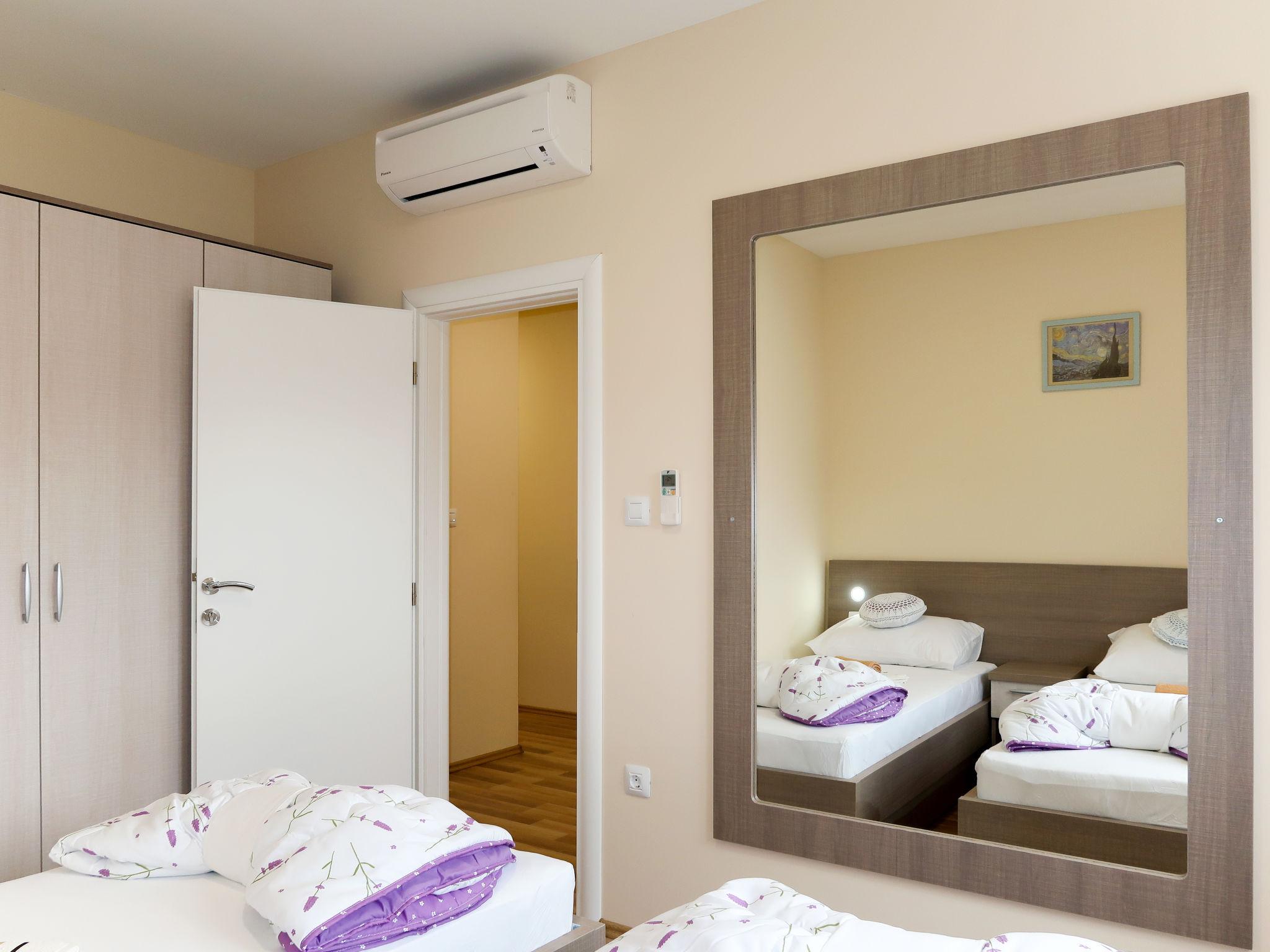 Foto 14 - Appartamento con 3 camere da letto a Vrgorac con piscina privata e vista mare
