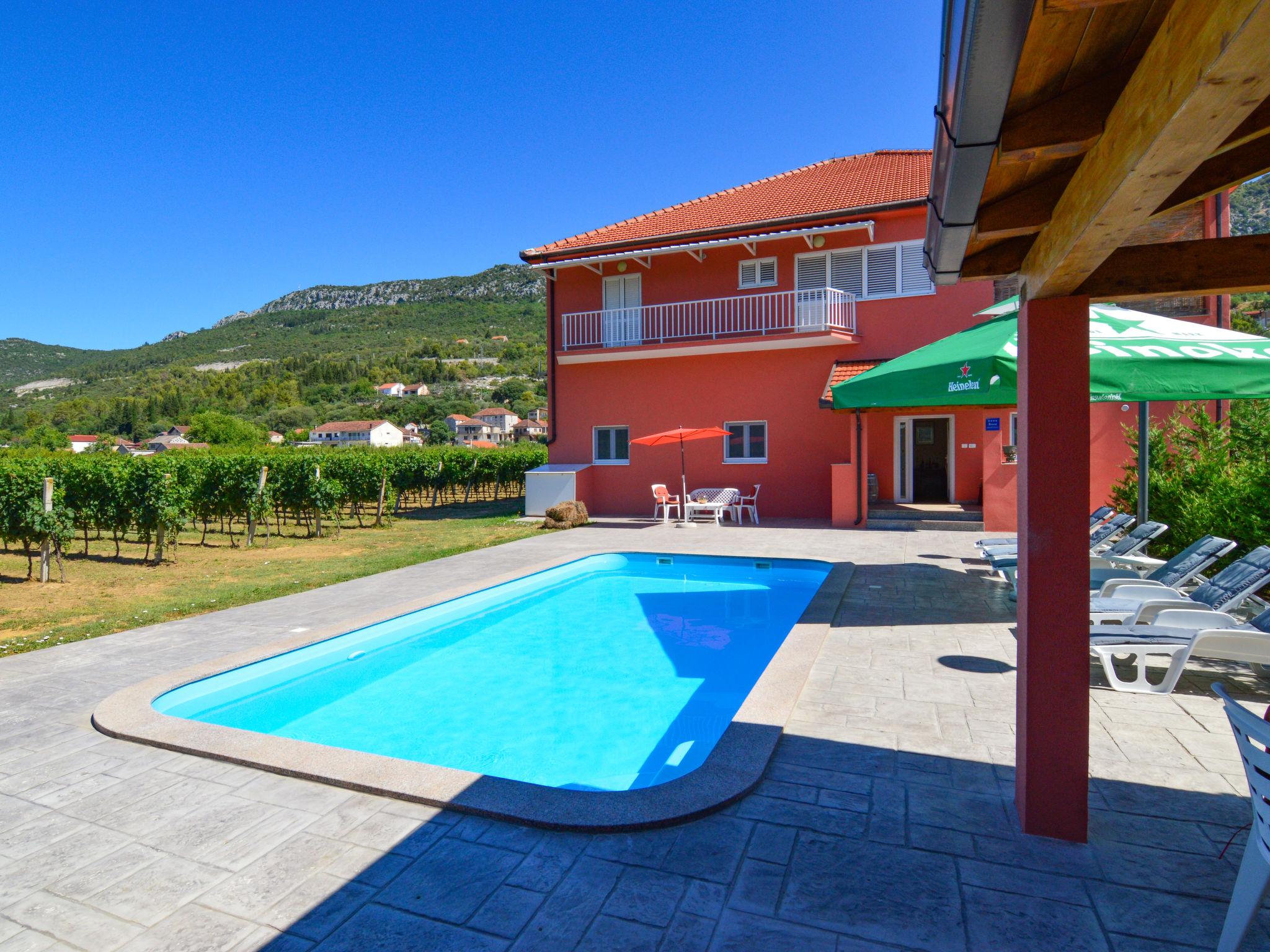 Foto 6 - Apartamento de 3 quartos em Vrgorac com piscina privada e vistas do mar