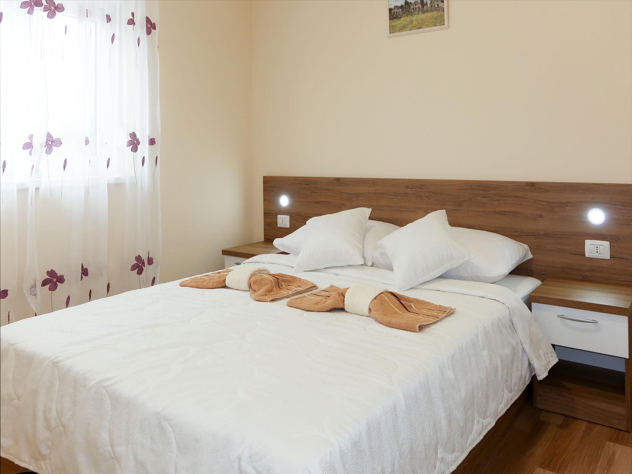 Foto 10 - Appartamento con 3 camere da letto a Vrgorac con piscina privata e vista mare