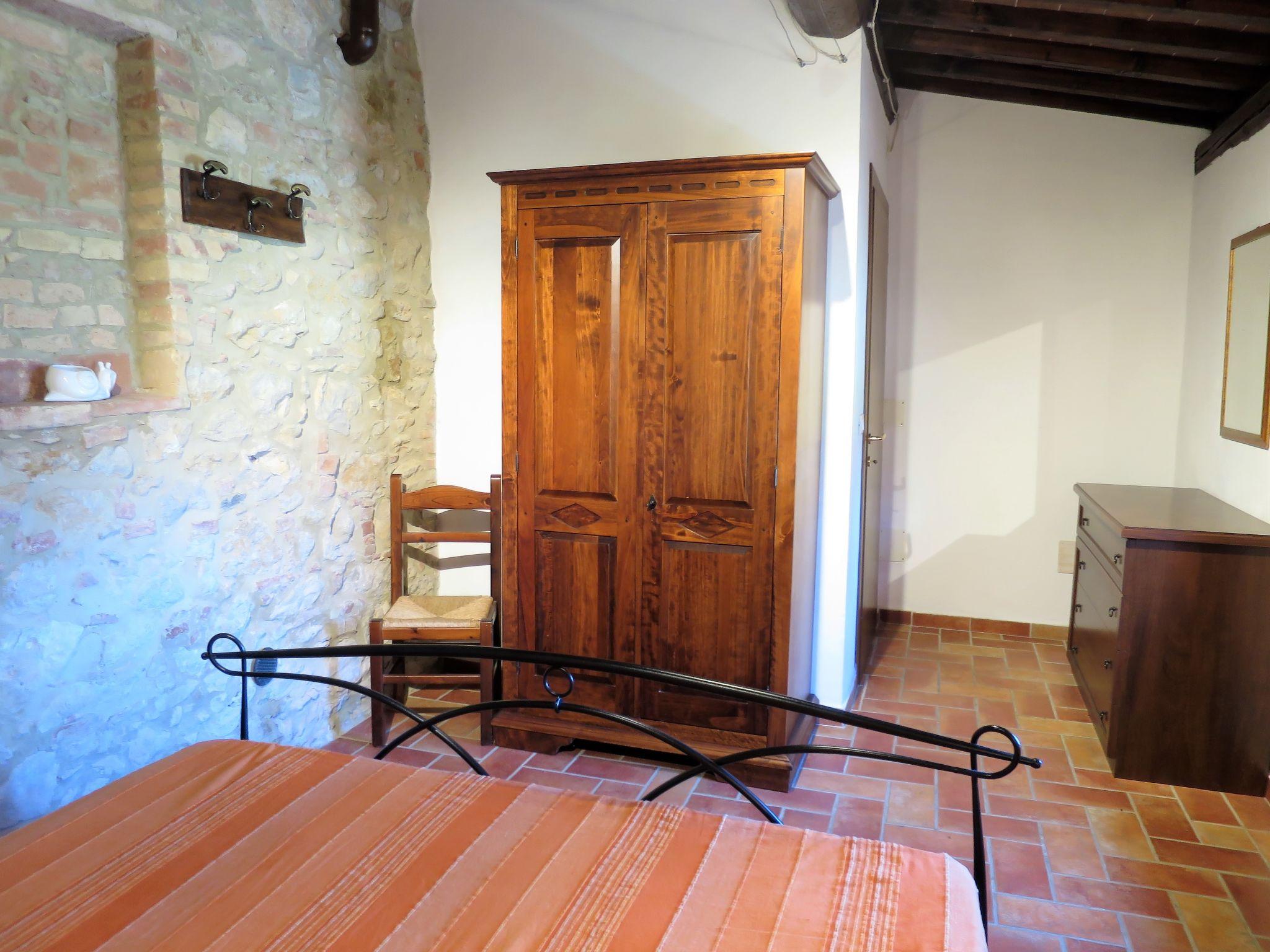 Photo 13 - 1 bedroom Apartment in Montecatini Val di Cecina with swimming pool and garden