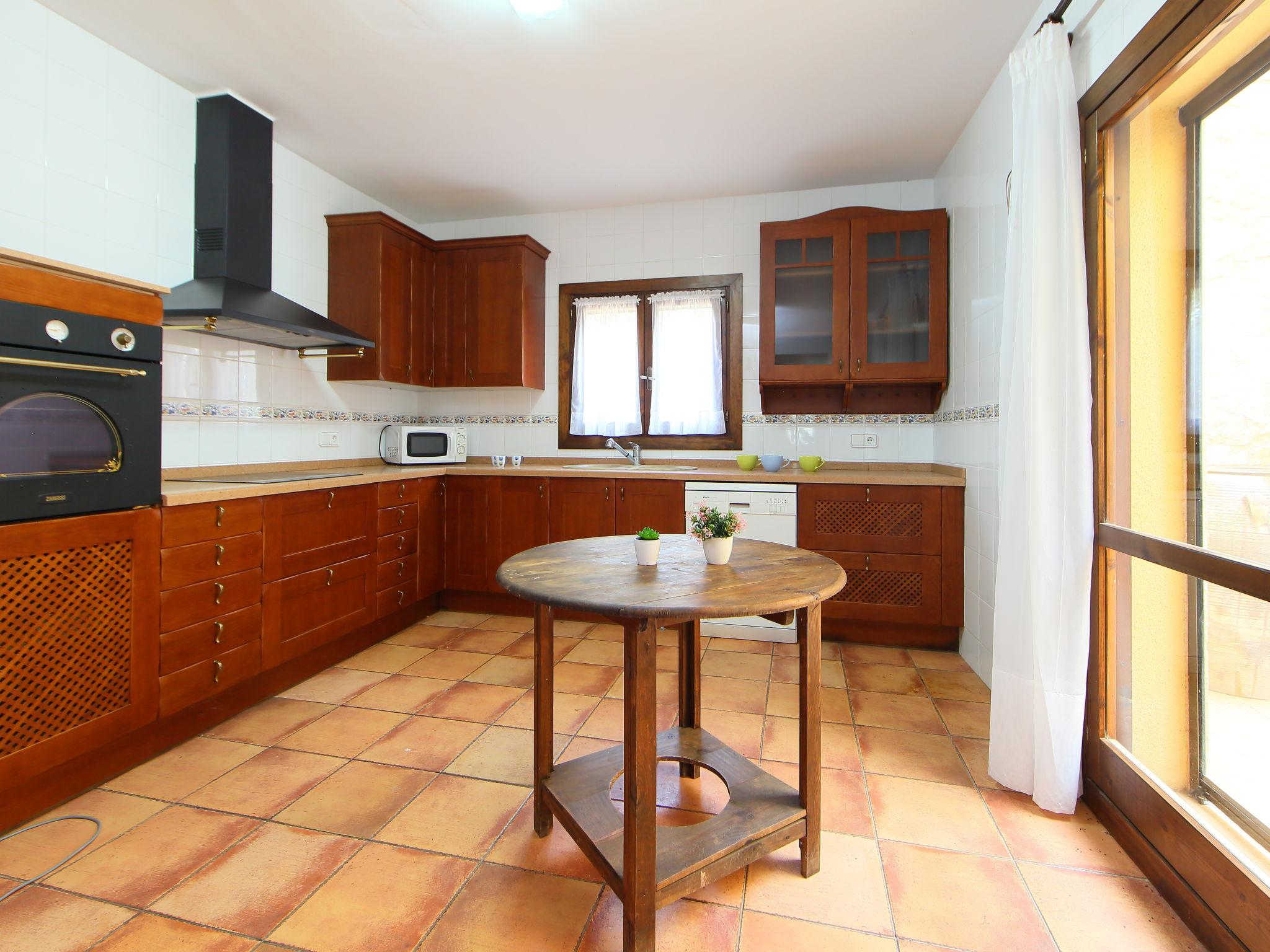 Photo 11 - 4 bedroom House in l'Ampolla with private pool and garden