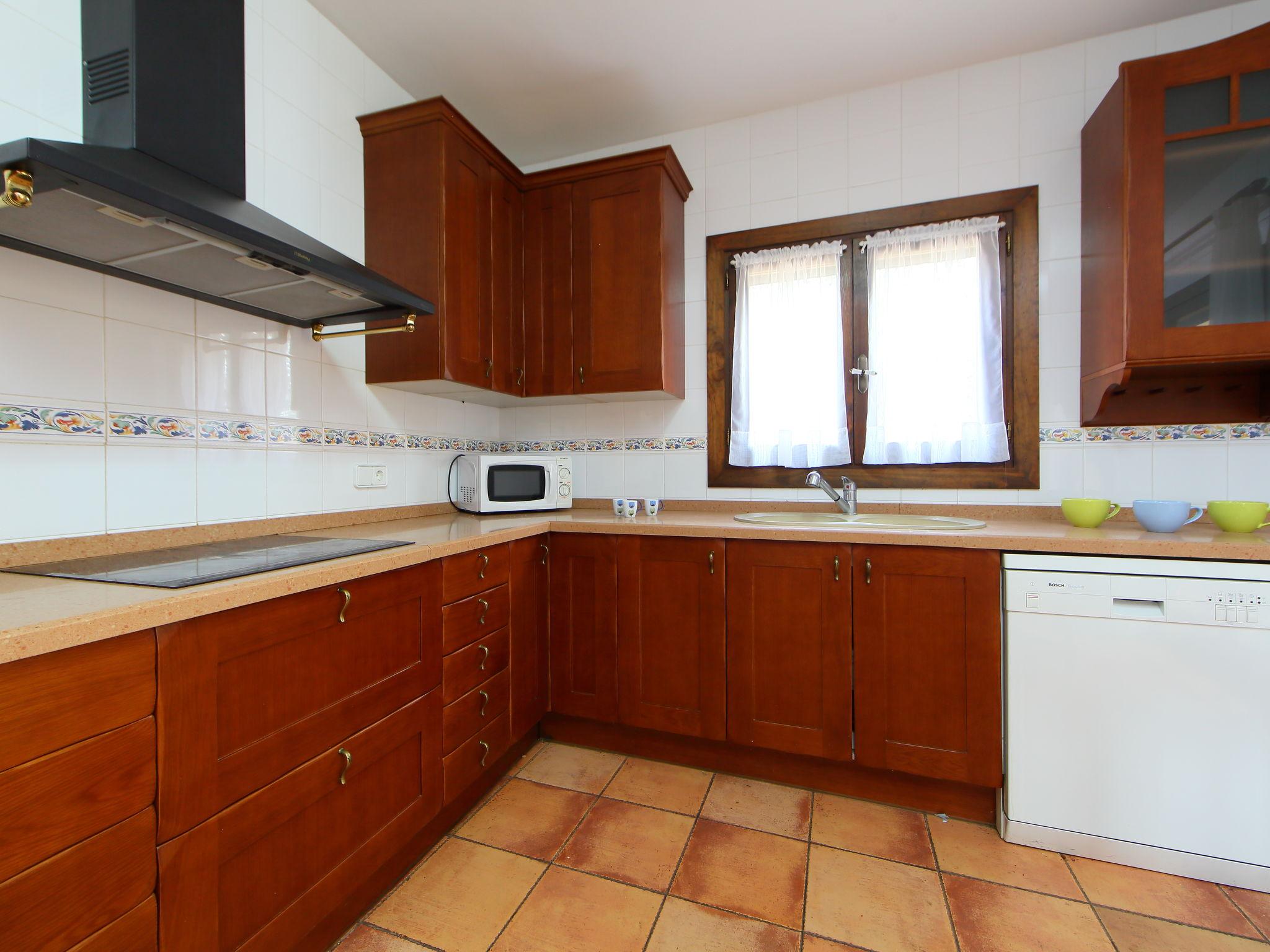 Photo 4 - 4 bedroom House in l'Ampolla with private pool and garden