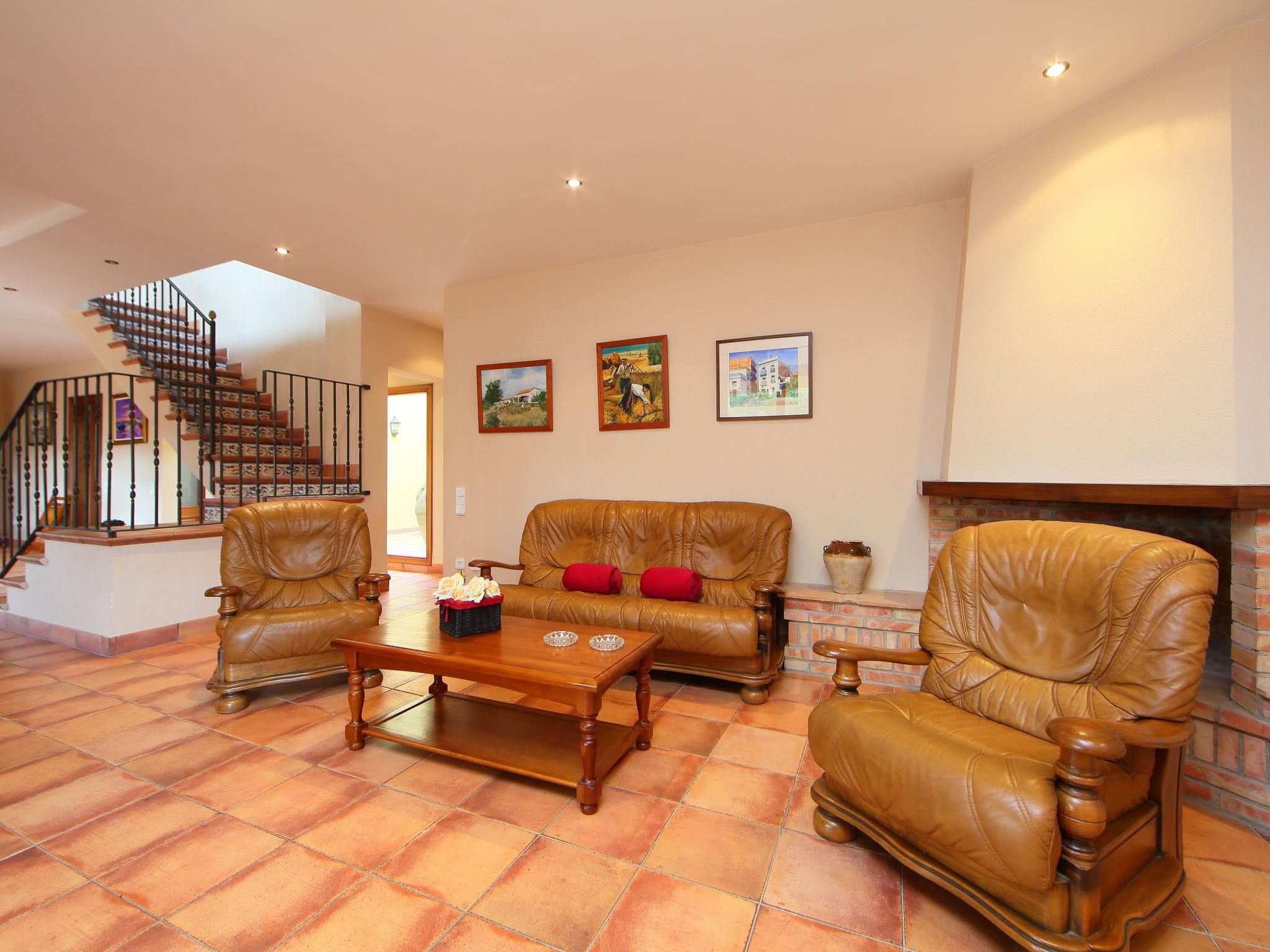 Photo 7 - 4 bedroom House in l'Ampolla with private pool and garden