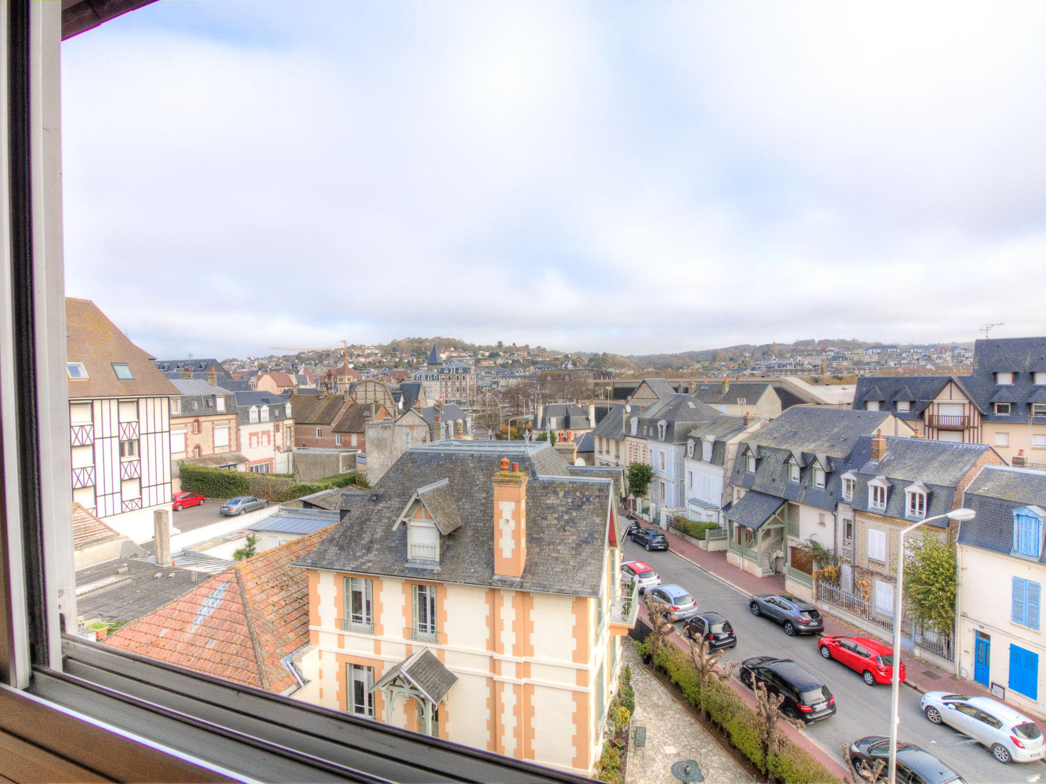 Foto 16 - Apartamento de 1 habitación en Deauville con vistas al mar