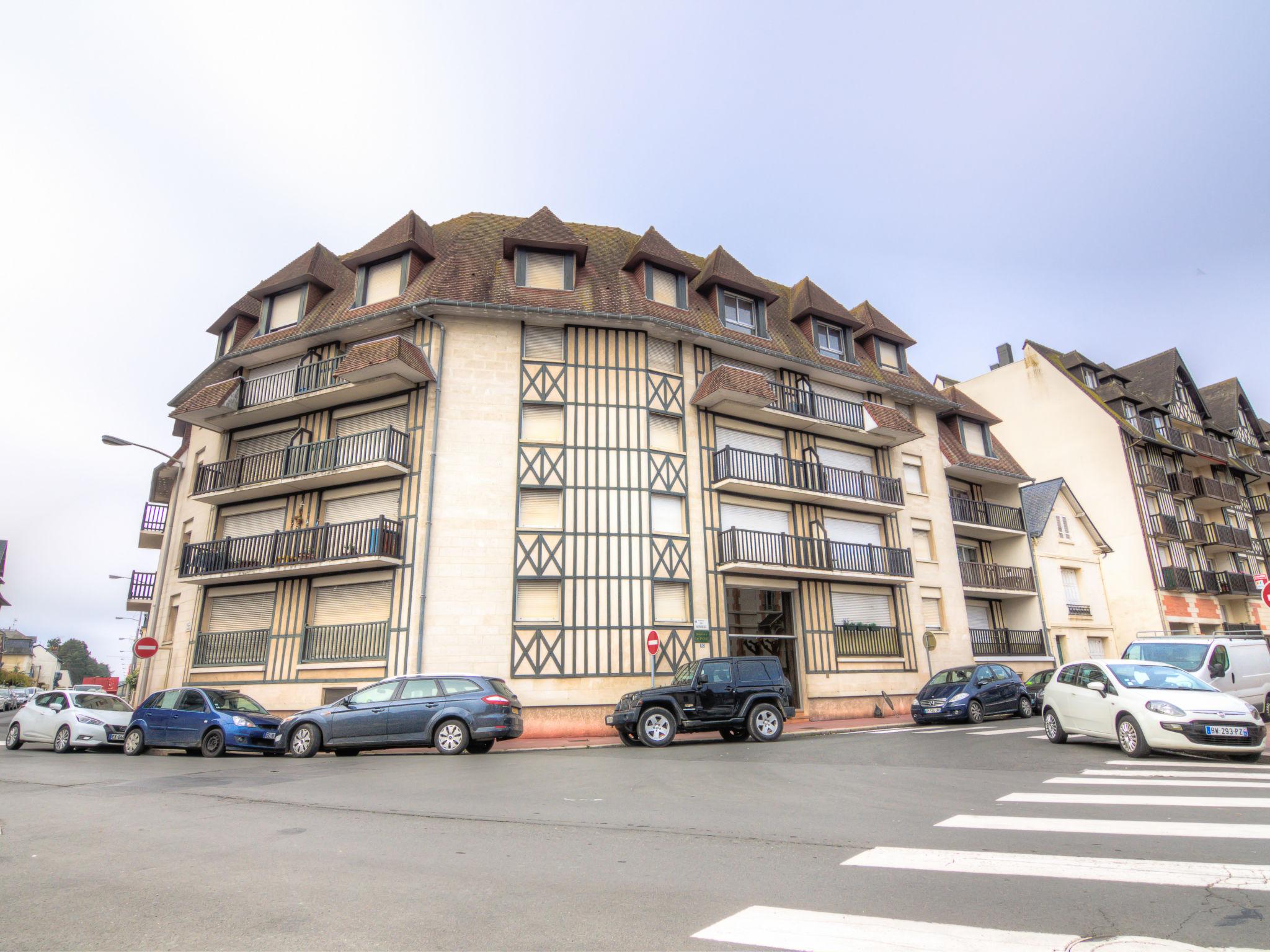 Foto 18 - Apartamento de 1 habitación en Deauville con vistas al mar