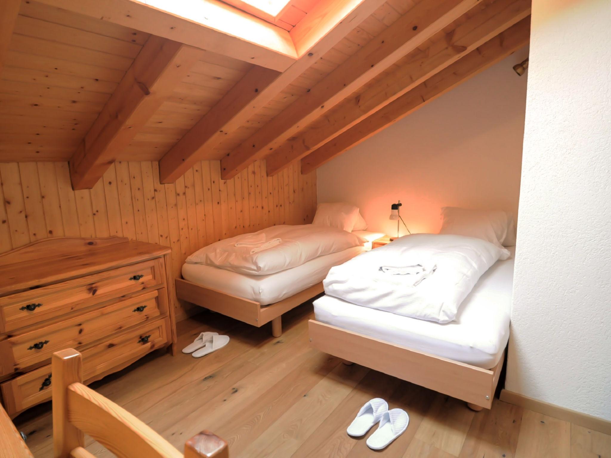 Foto 16 - Appartamento con 4 camere da letto a Zermatt con giardino e vista sulle montagne
