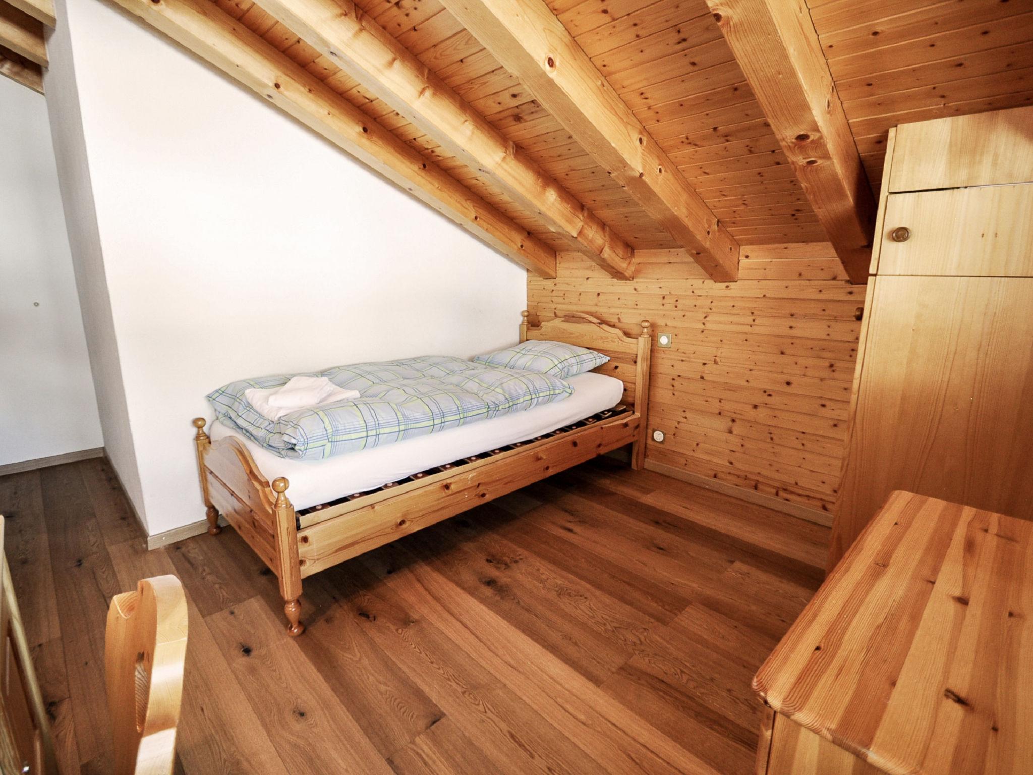Foto 15 - Appartamento con 4 camere da letto a Zermatt con giardino e vista sulle montagne