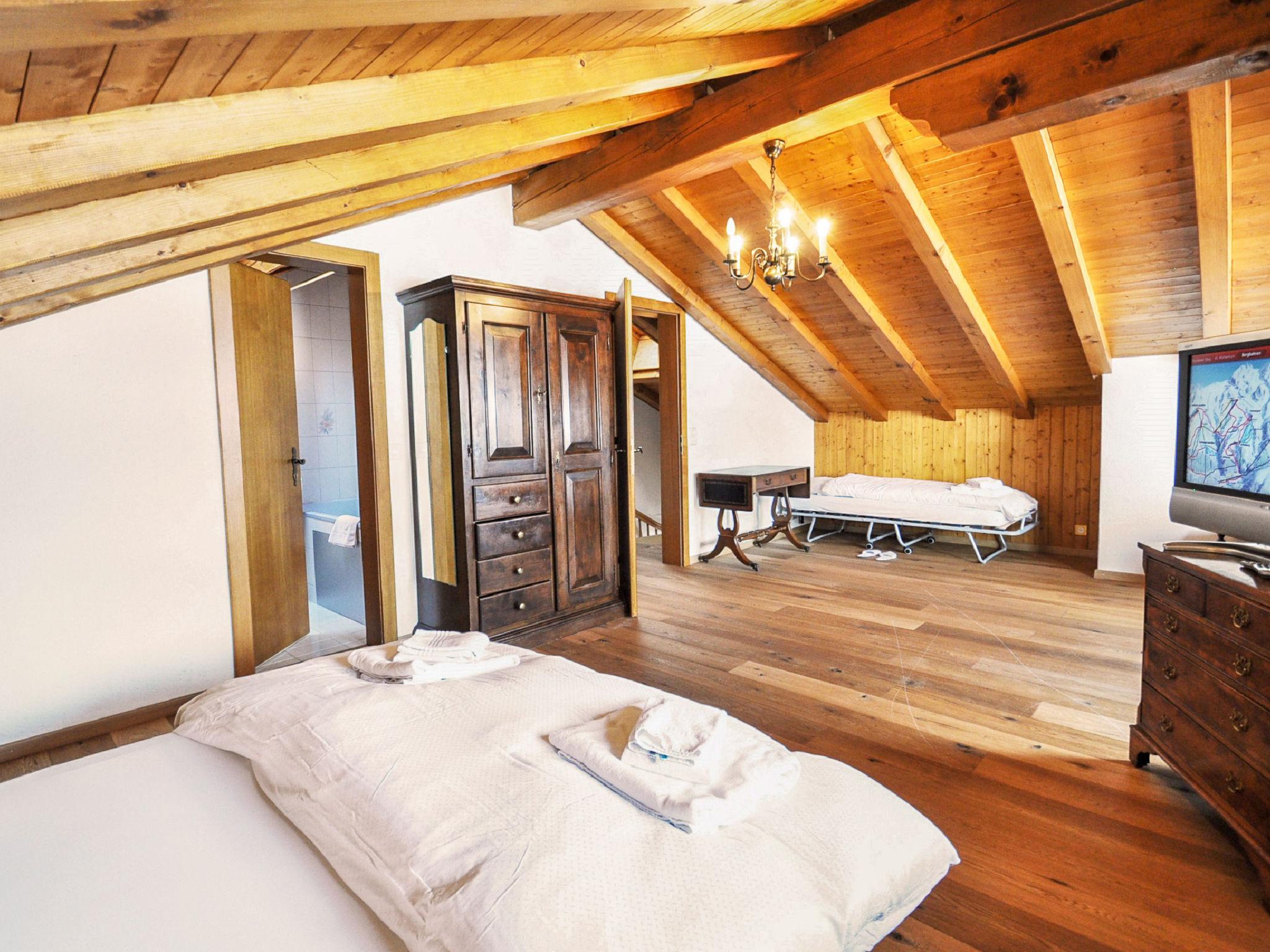 Photo 11 - 4 bedroom Apartment in Zermatt with garden