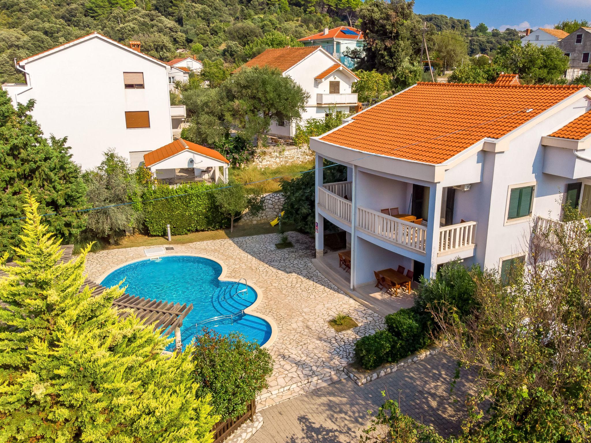 Photo 21 - Appartement de 1 chambre à Rab avec piscine et vues à la mer