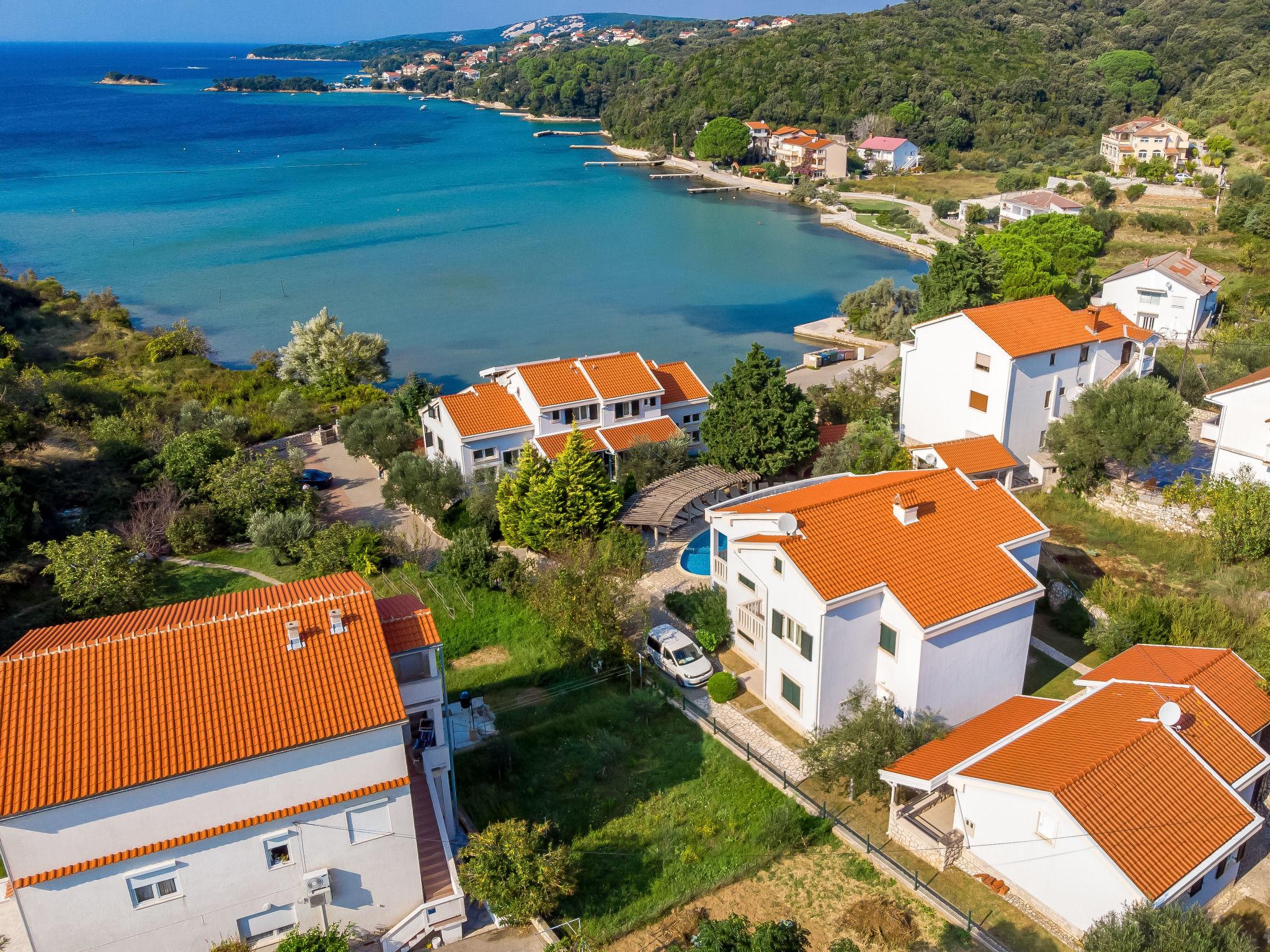 Photo 28 - Appartement de 1 chambre à Rab avec piscine et vues à la mer