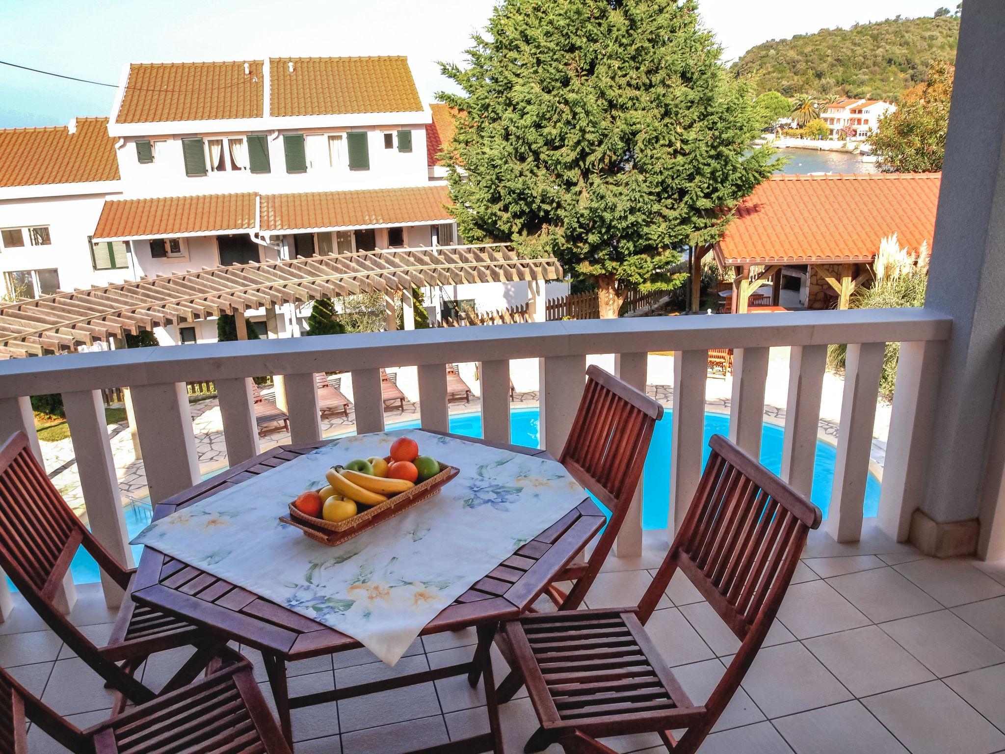 Photo 2 - 1 bedroom Apartment in Rab with swimming pool and sea view