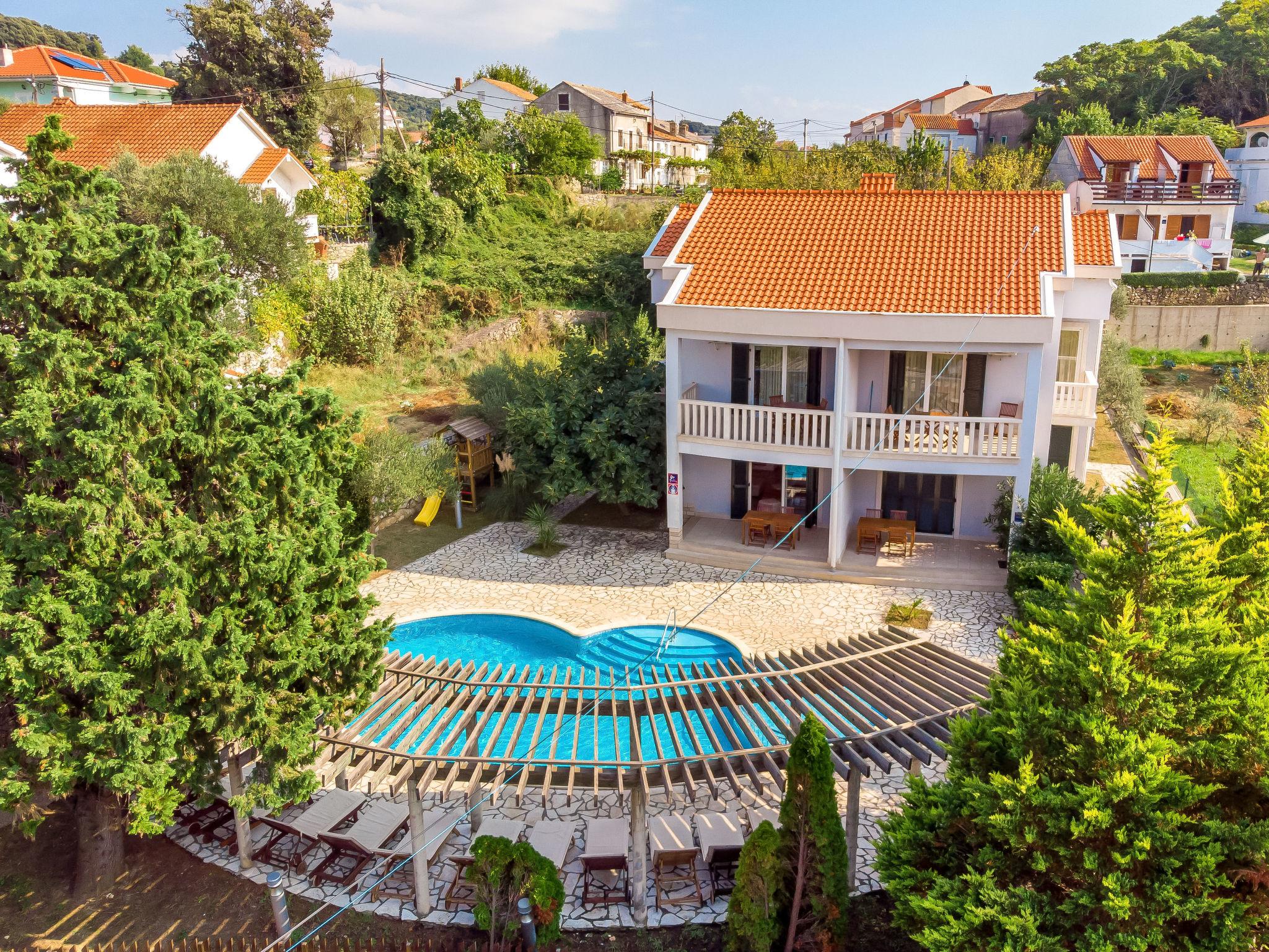 Photo 25 - Appartement de 1 chambre à Rab avec piscine et vues à la mer