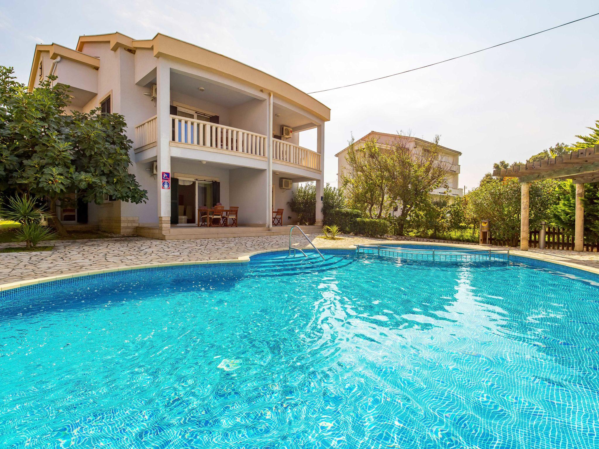 Foto 1 - Apartamento de 1 habitación en Rab con piscina y vistas al mar