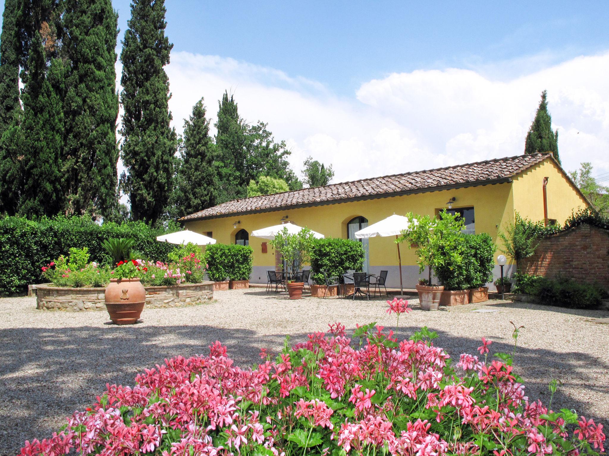 Photo 2 - Maison de 1 chambre à Poggibonsi avec piscine et jardin