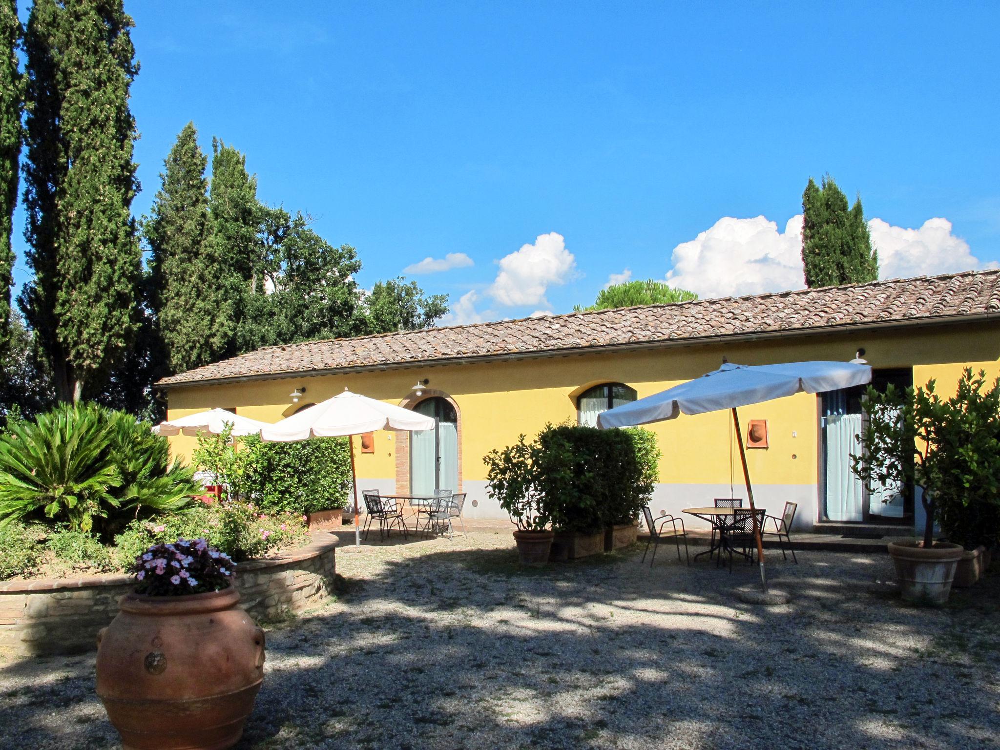 Photo 12 - 1 bedroom House in Poggibonsi with swimming pool and garden