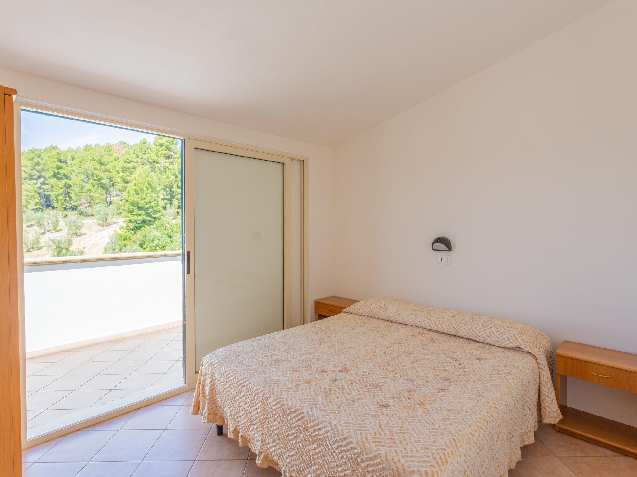 Foto 9 - Apartment mit 1 Schlafzimmer in Peschici mit garten und blick aufs meer