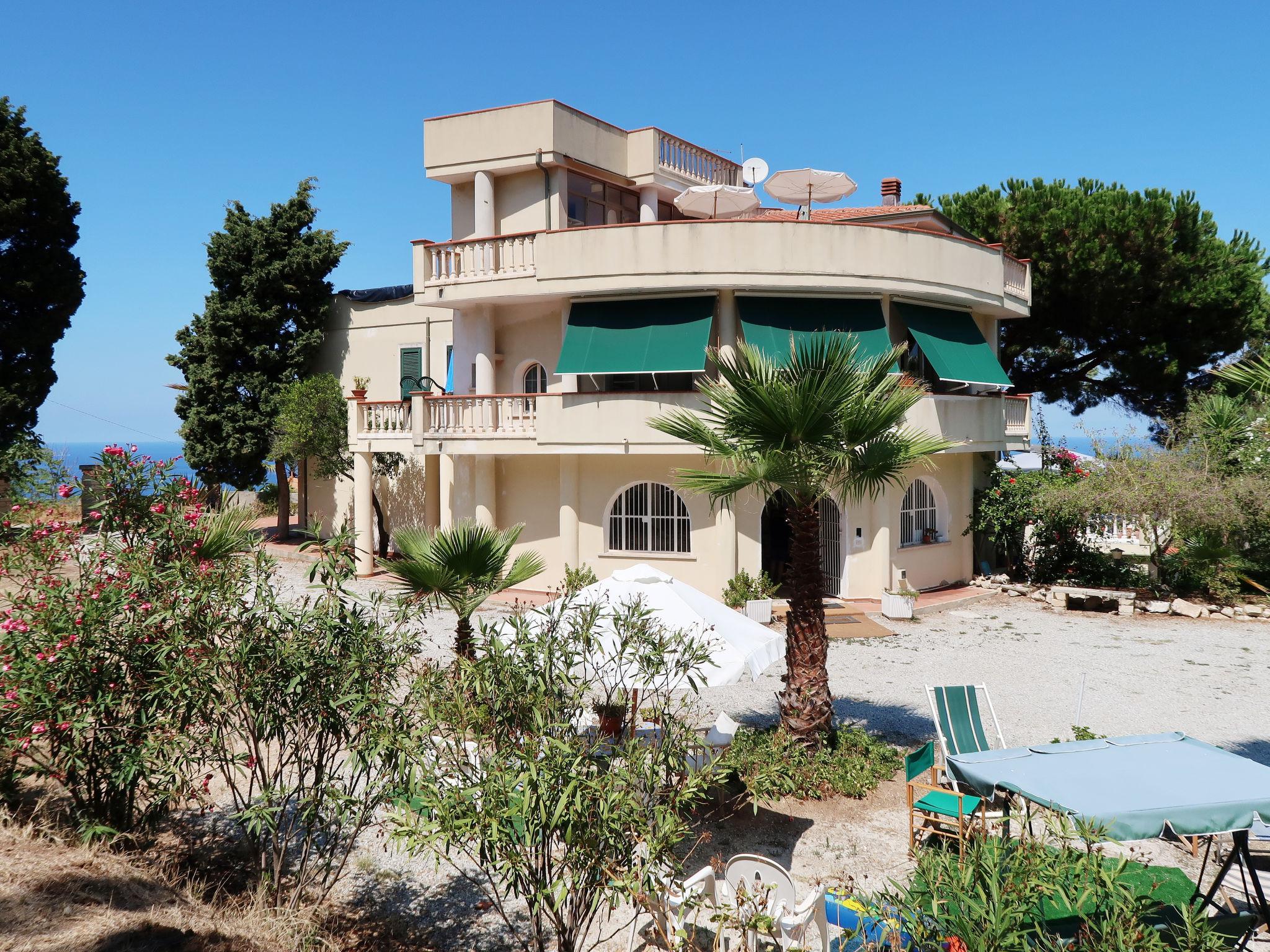 Foto 1 - Apartamento en Ricadi con jardín y vistas al mar