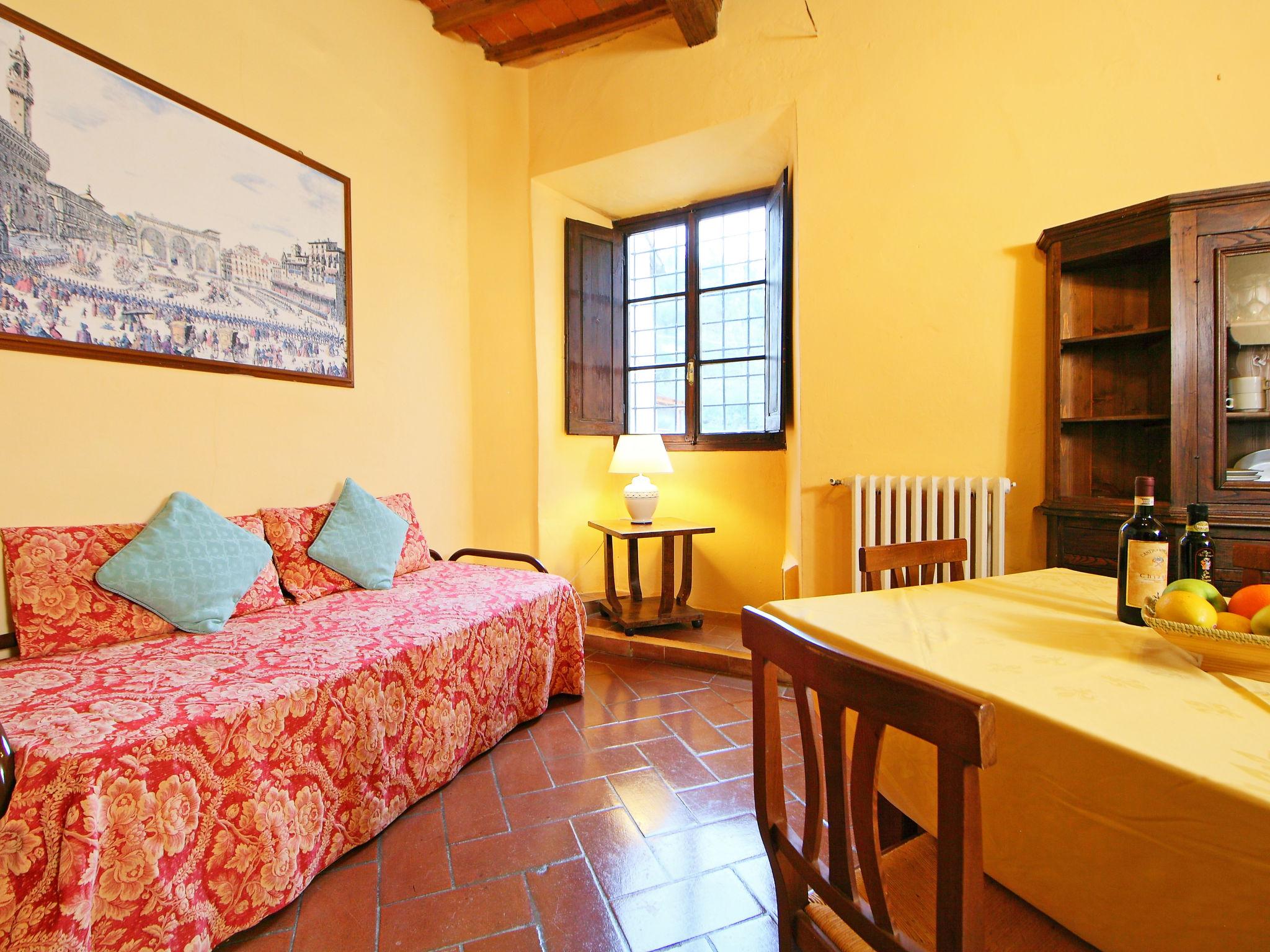 Foto 13 - Apartment mit 1 Schlafzimmer in Pelago mit schwimmbad und garten